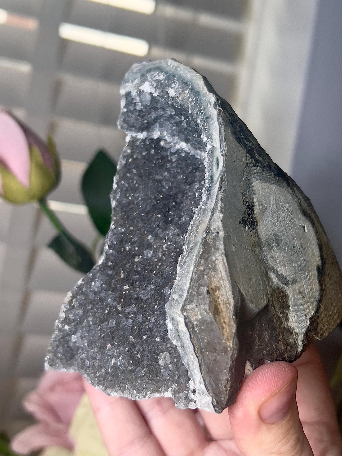 amethyst cutbase freeform with grey tone - 510g 10cm(h) 8cm(w)