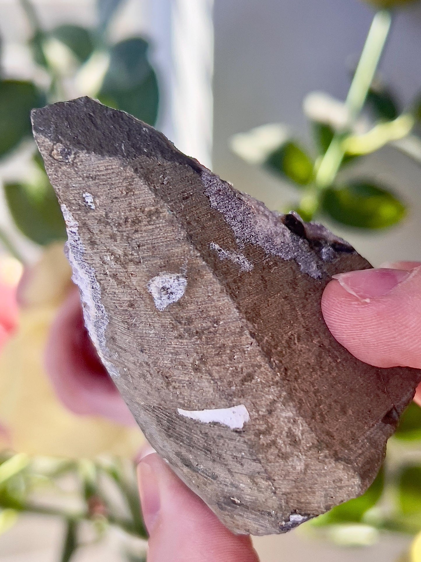 amethyst cutbase freeform - 125G 7CM(h) 4CM(w)