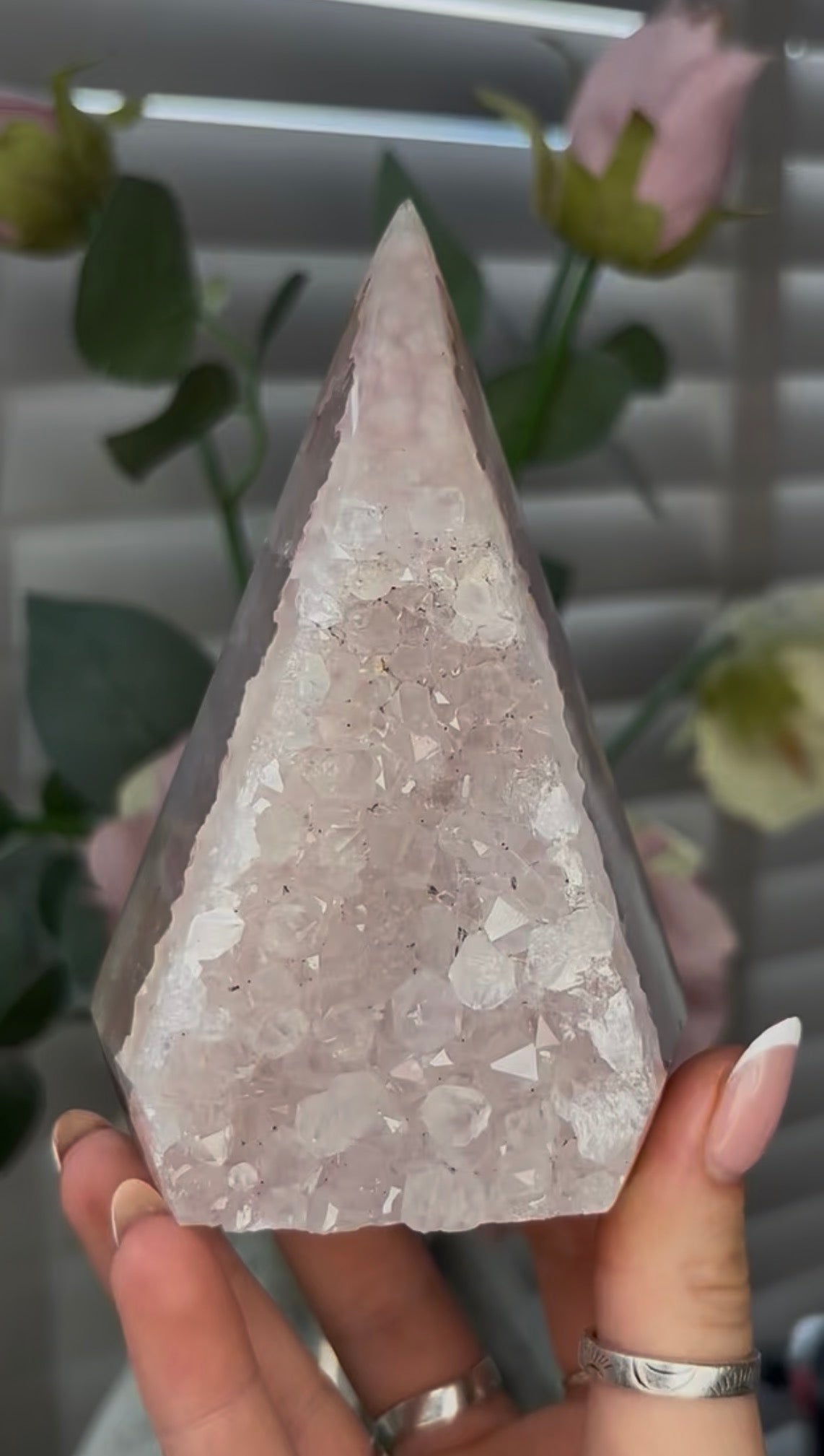 Beautiful, high grade, agate, self-standing, diamond with ligh pink druzy 12cm high