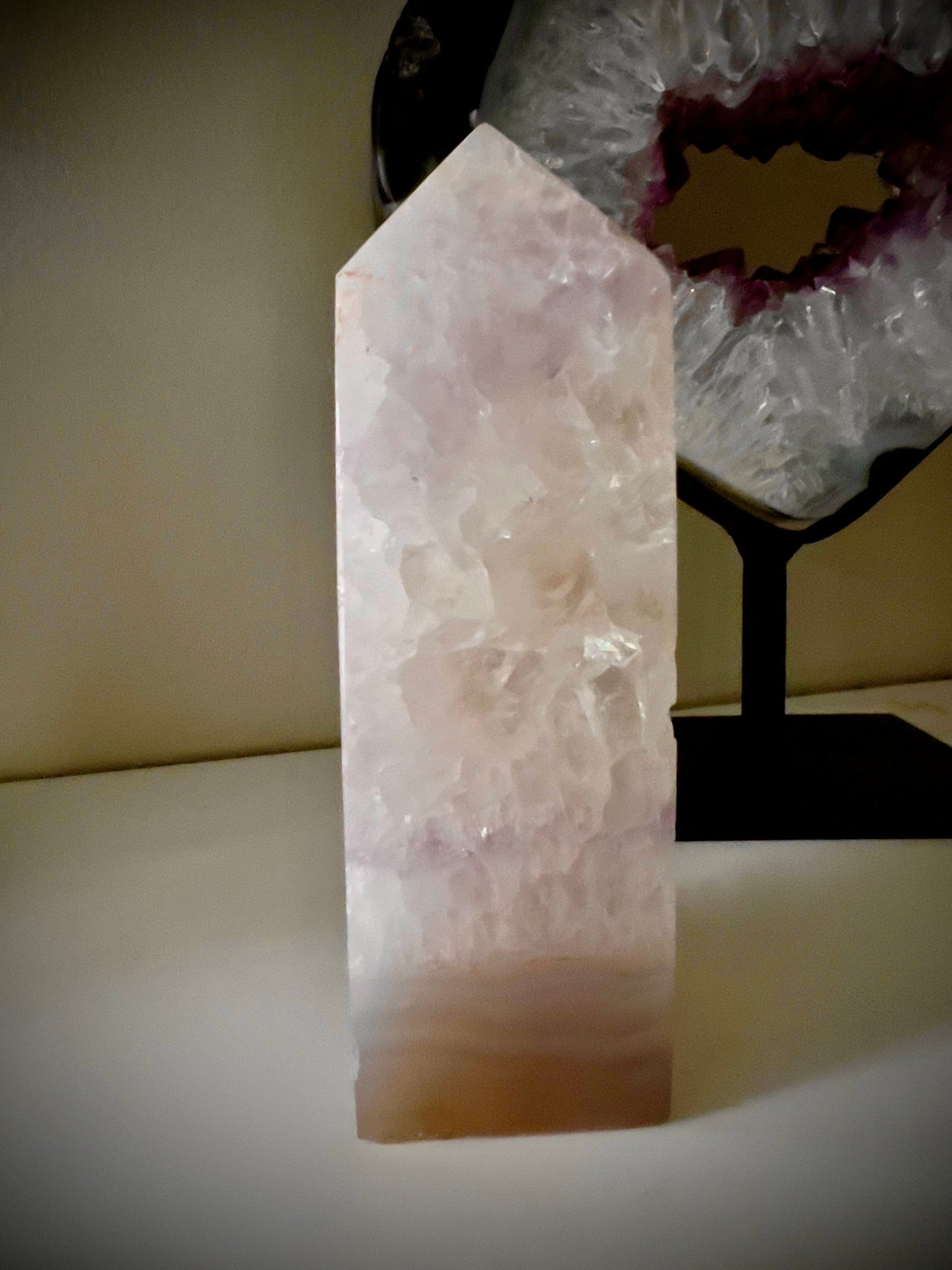 Quartz Banded agate with fleck of amethyst 400g 12cm