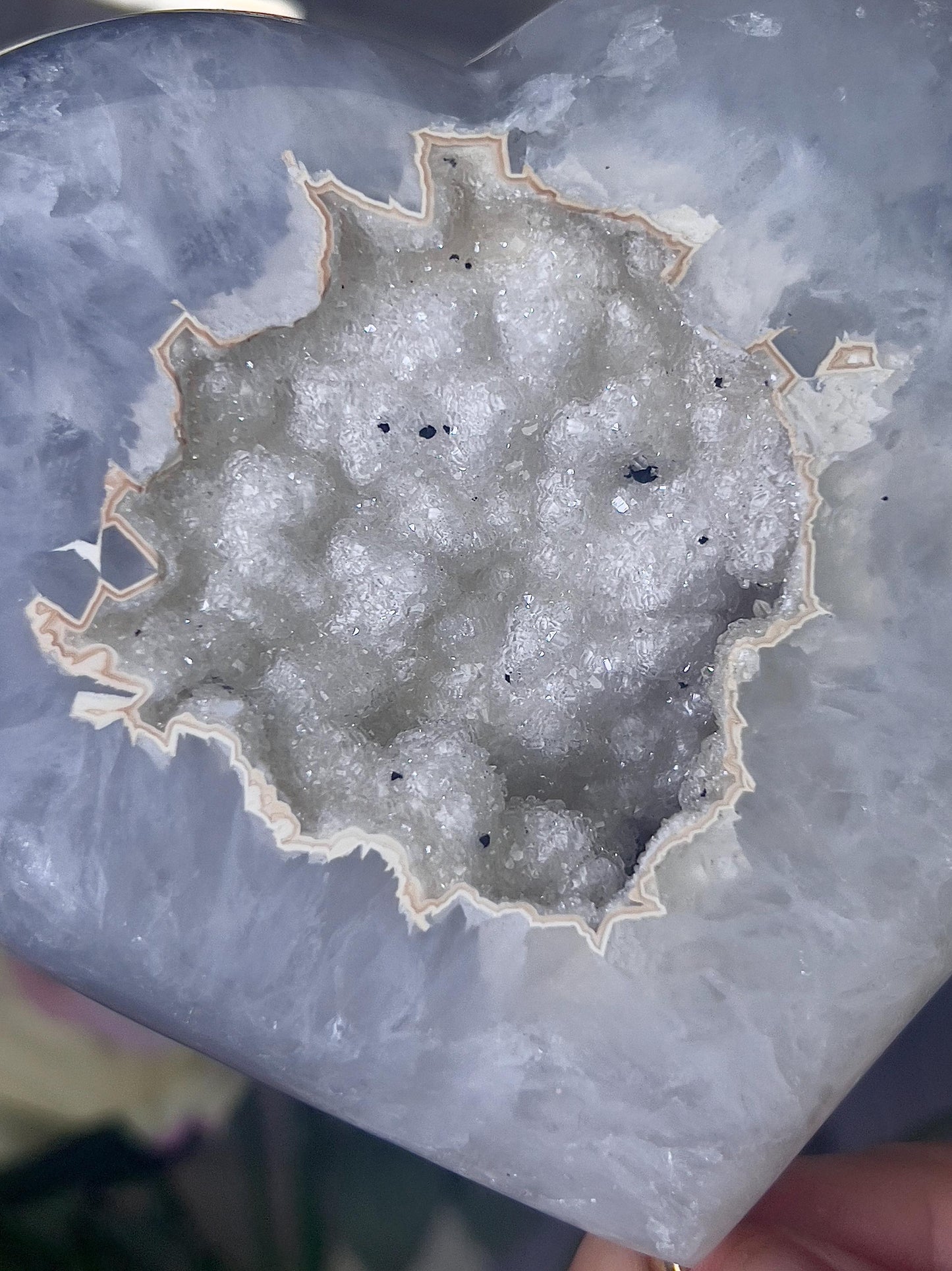 Beautiful, agate heart with Snow White tone open sugar druzy on stand 795g 15.5(h) 13cm(w)