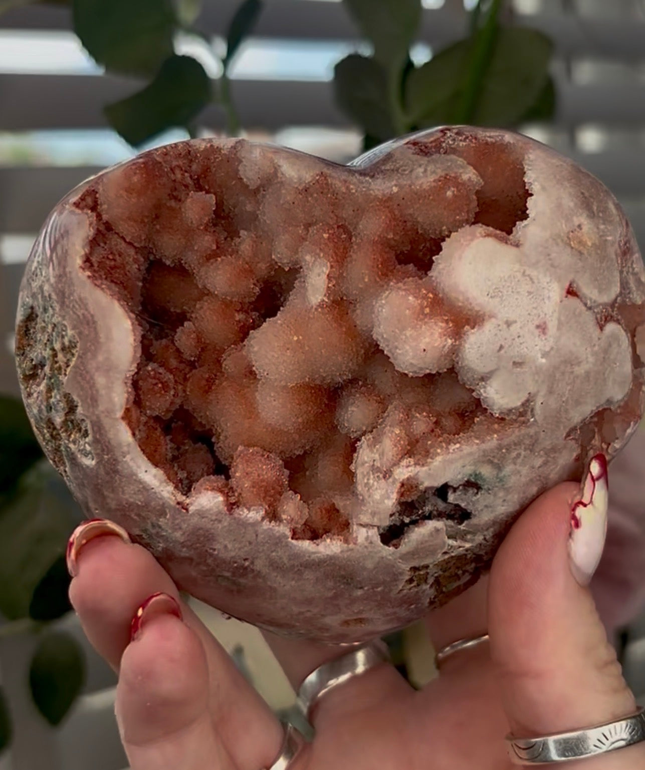 Hq bubble druzy, pink amethyst heart - comes with stand (10.5cm)