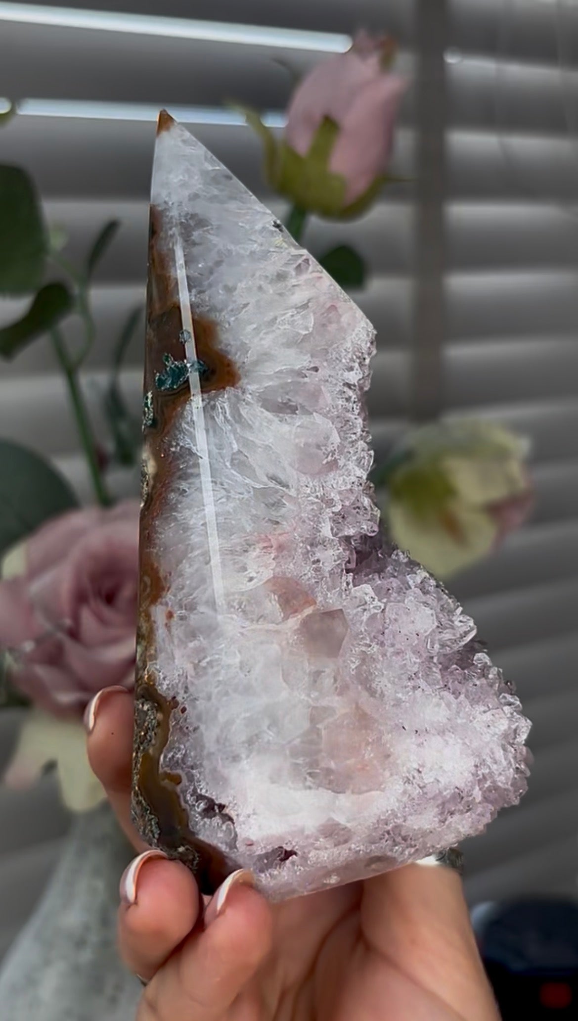Beautiful, high grade, agate, self-standing, diamond with lilac druzy 13cm high