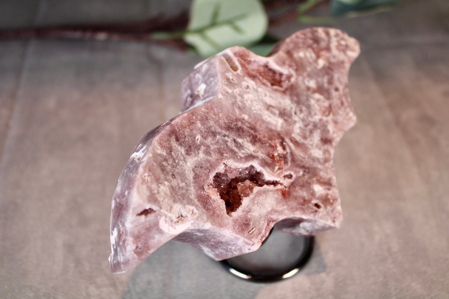 High quality, Freestanding, Red, pink amethyst, bat carving 420g 16cm(W) 9cm(H)