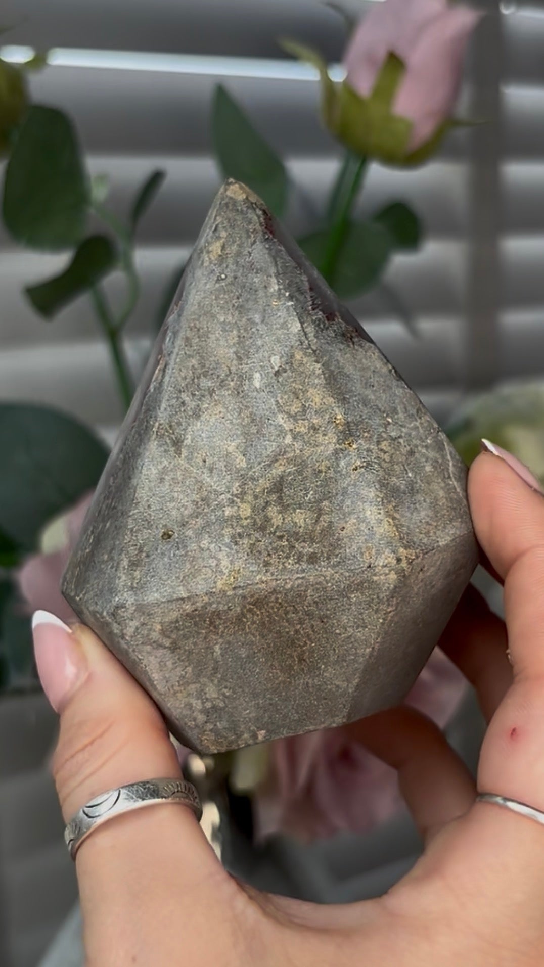 Beautiful, high grade, agate, self-standing, diamond with lilac druzy 9.8cm high