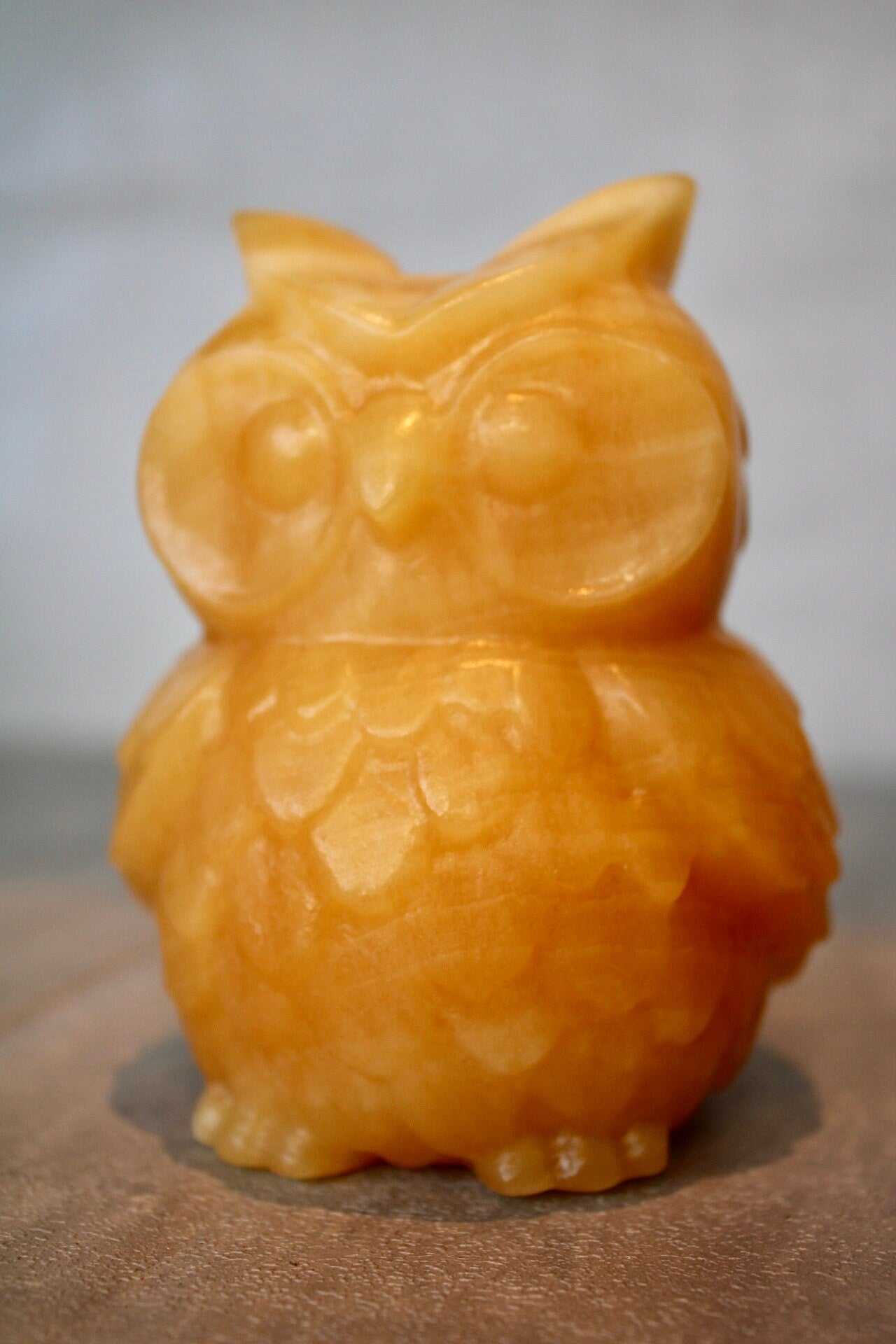 Large, orange calcite, owl carving 10cm(h) 8cm(w)