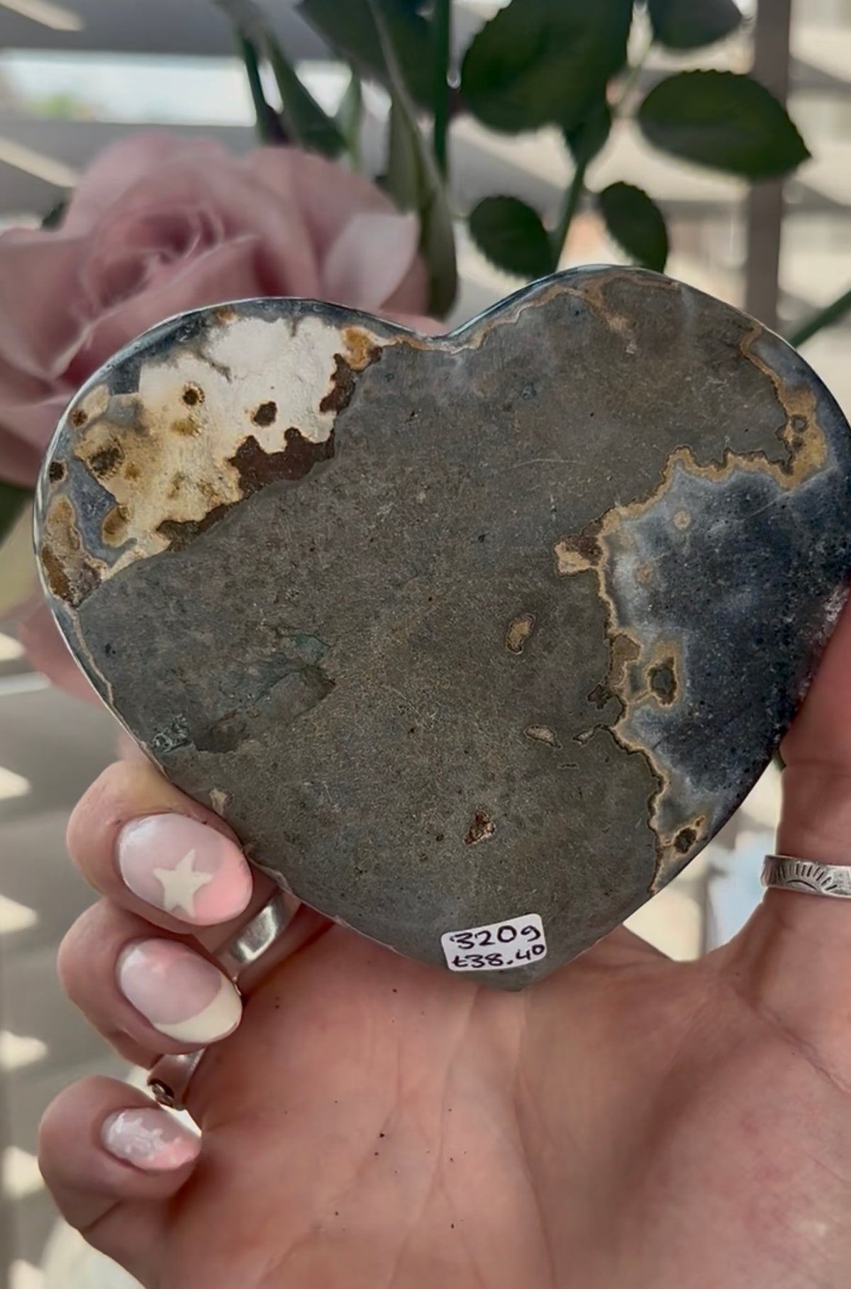 Uruguay, amethyst heart - comes with stand in purple tones