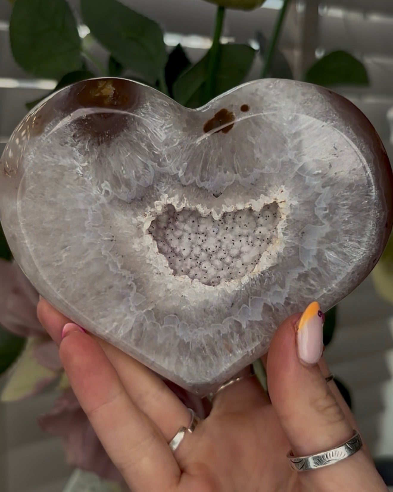 Beautiful, high grade, agate heart with druzy portal - stand included