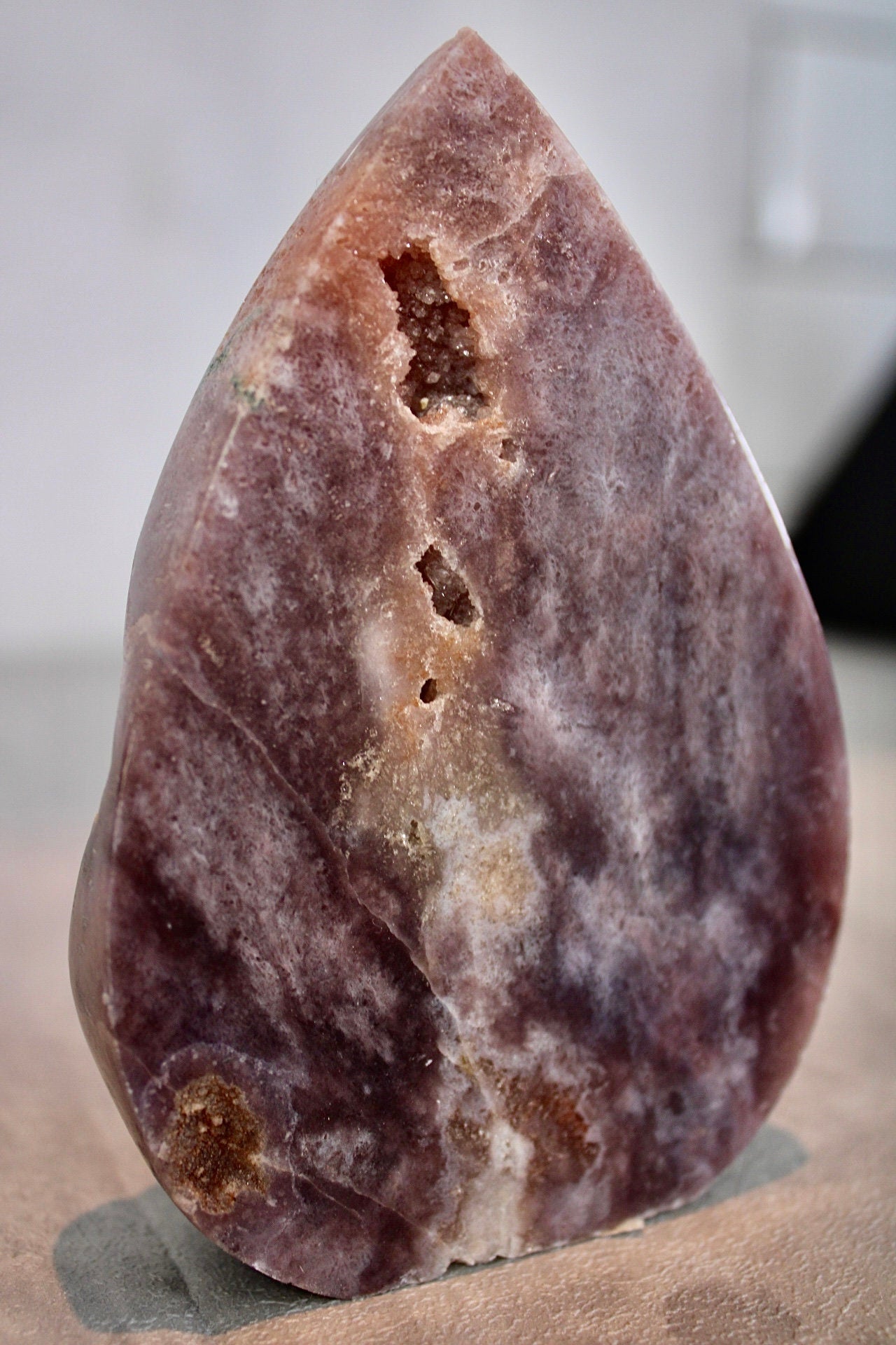 Deep red toned, pink amethyst flame from brazil 265g 11.5cm (h) 8cm (w)
