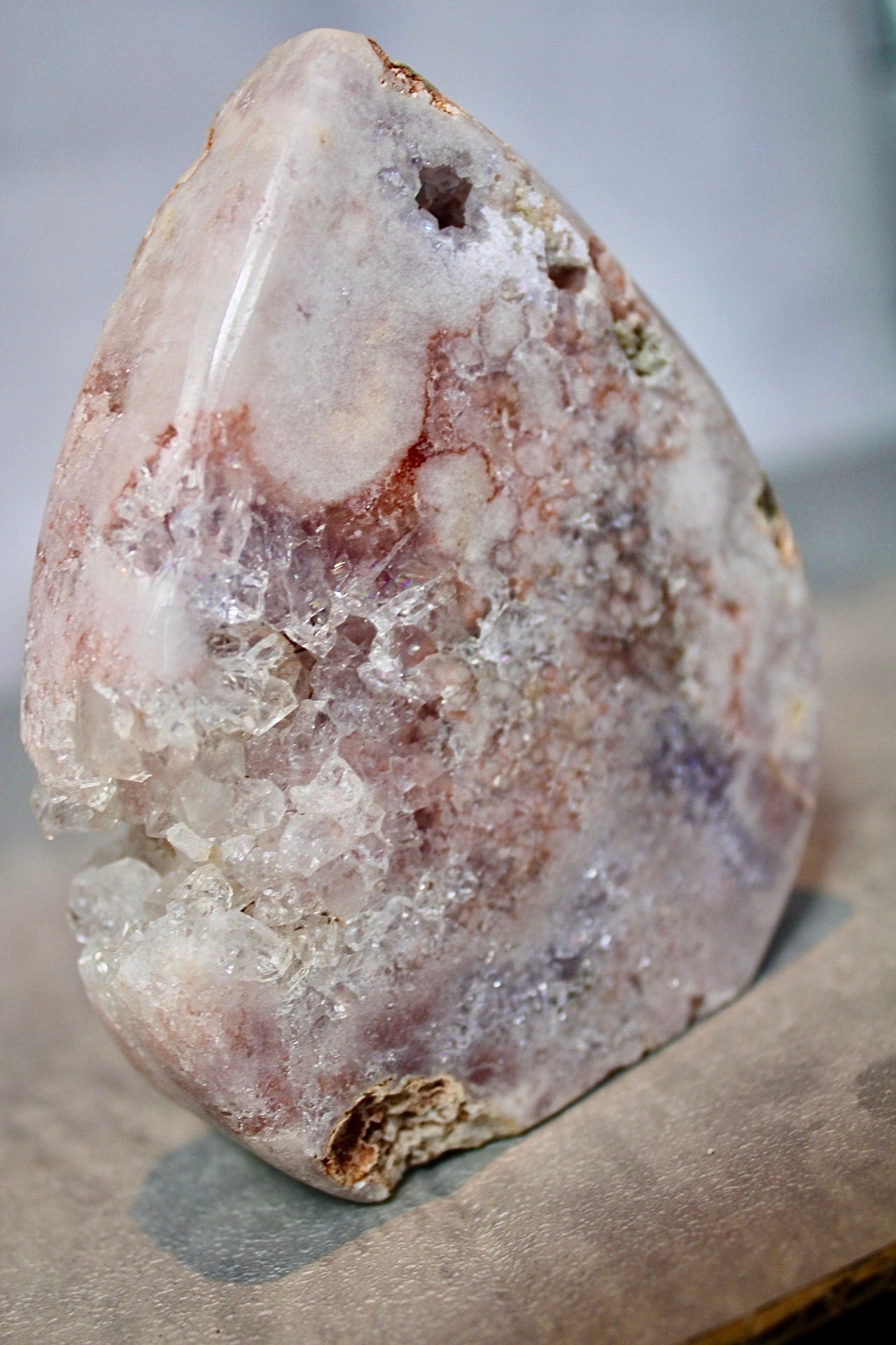 High quality, Pink amethyst flame with quartz from brazil 10.5cm (h) 8.5cm (w) 390g