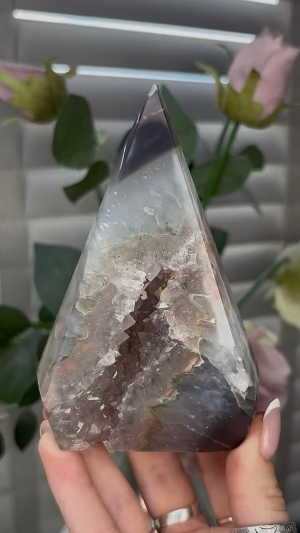 Beautiful, high grade, agate, self-standing, diamond with ligh pink druzy 12cm high