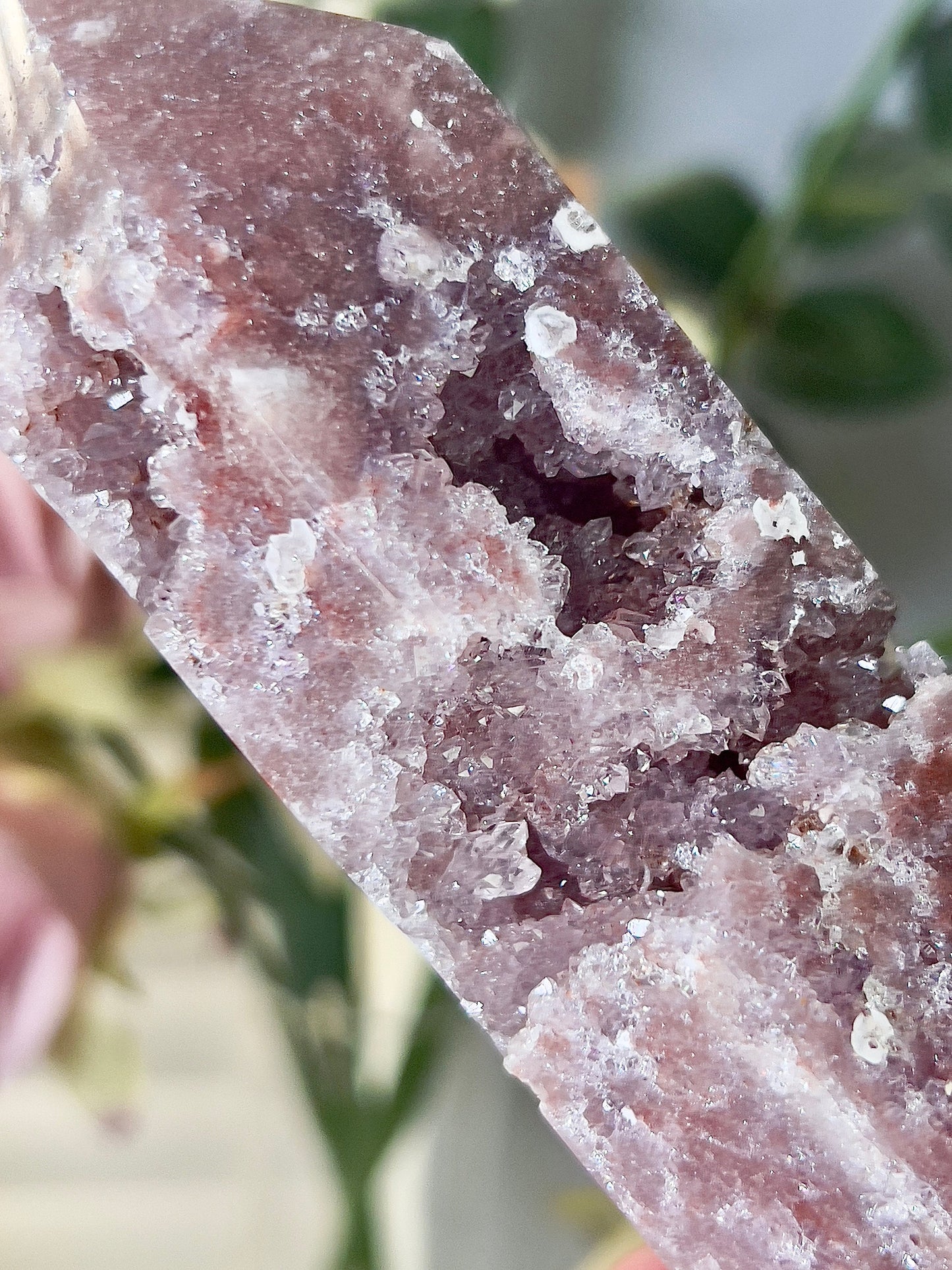 High grade, berry red pink amethyst tower 0.410g 13cm