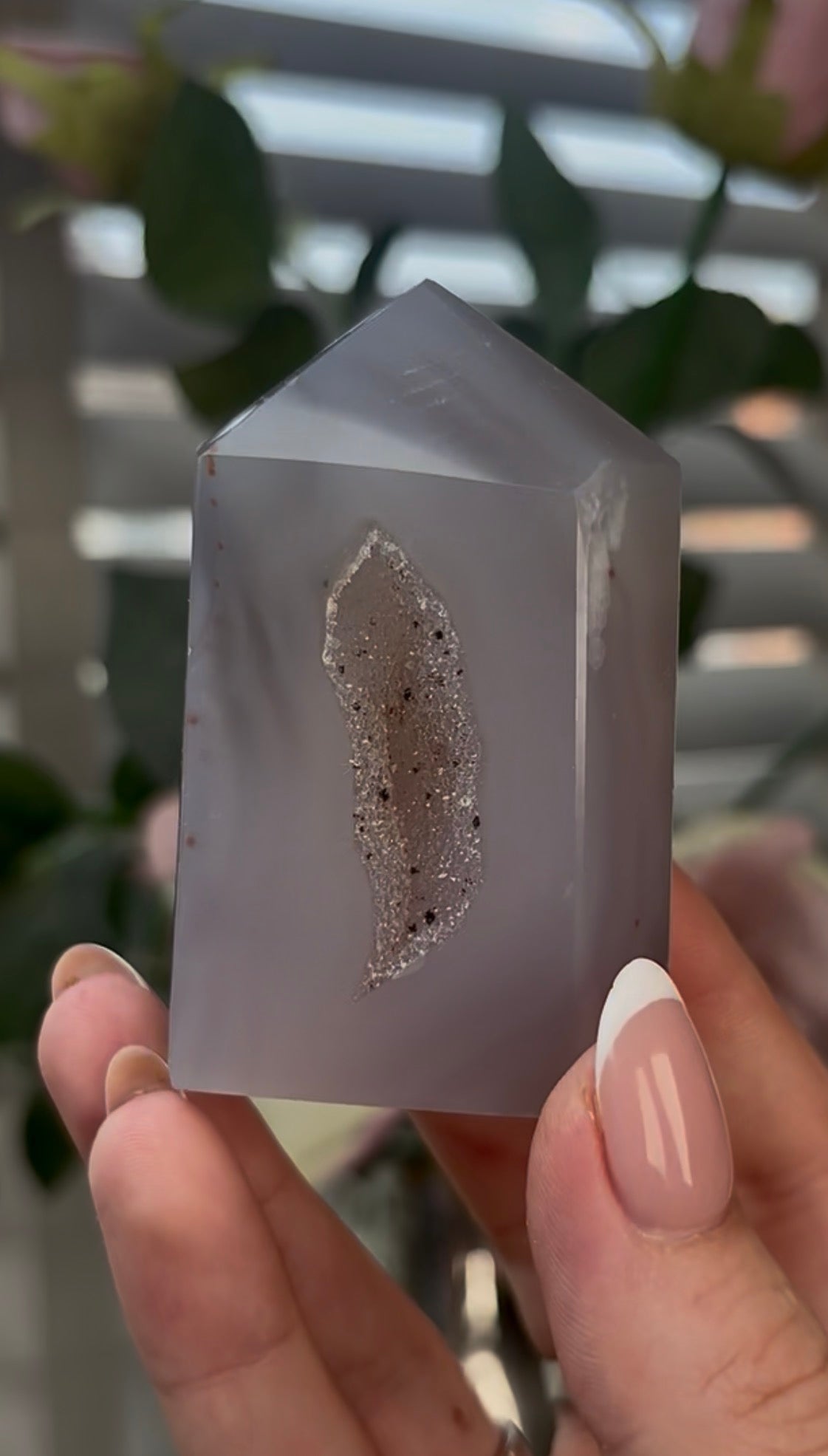 Beautiful, agate tower with druzy