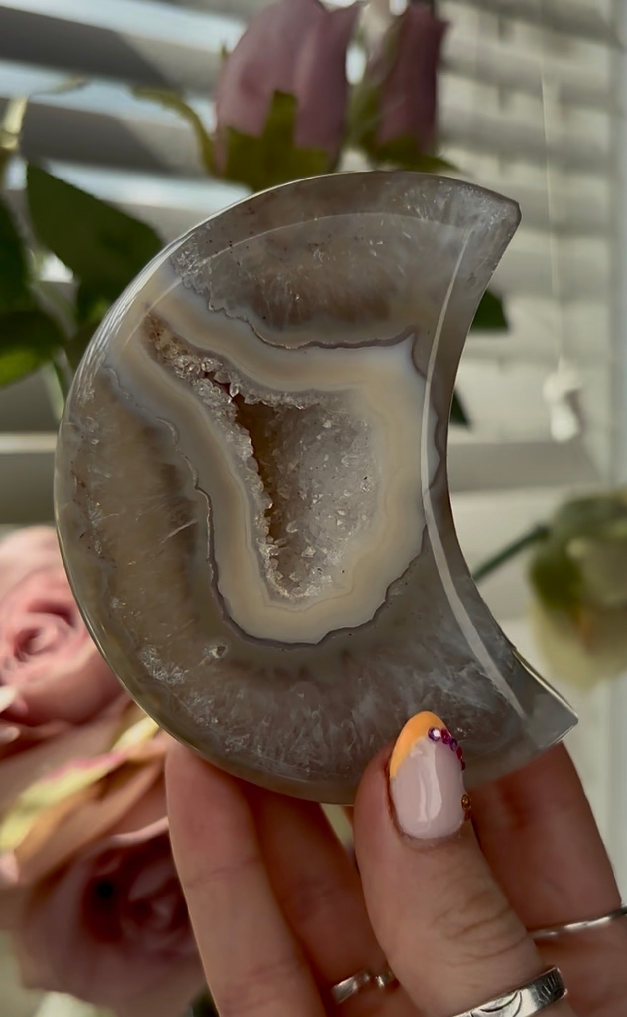 Beautiful, agate moon with druzy - stand included