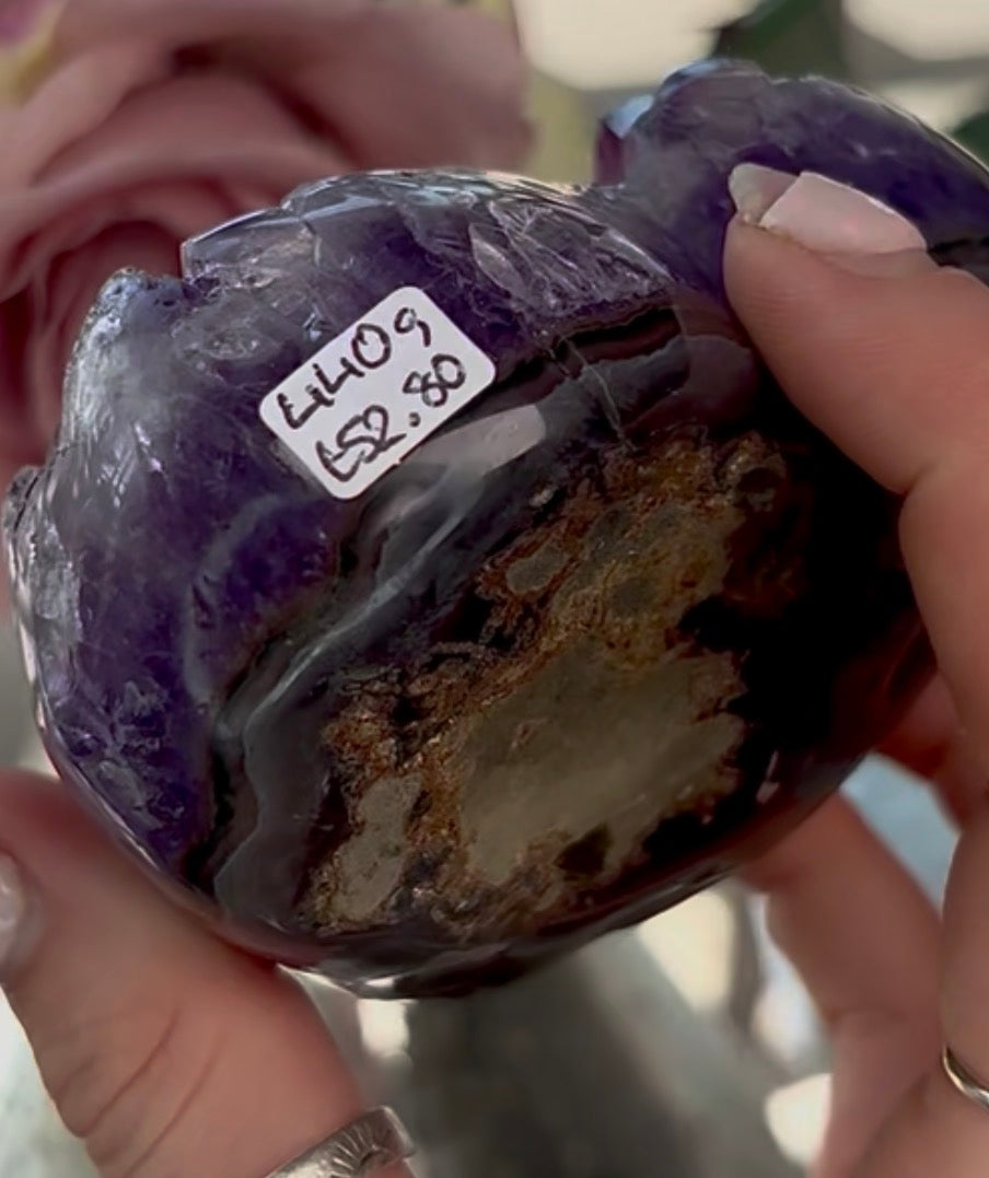 Uruguay, amethyst heart - comes with stand in purple tones