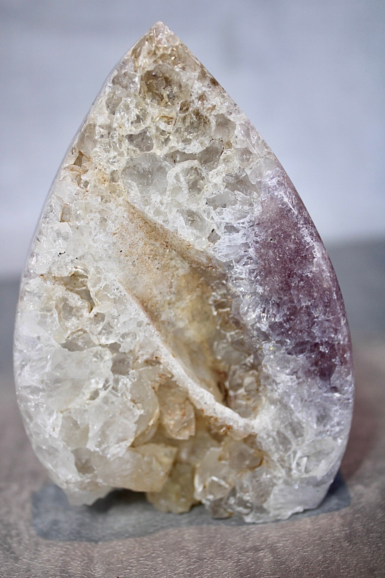 High quality, pink amethyst with quartz & green jasper, flame from Brazil 480g 12.5cm (H) 8.5cm (w)