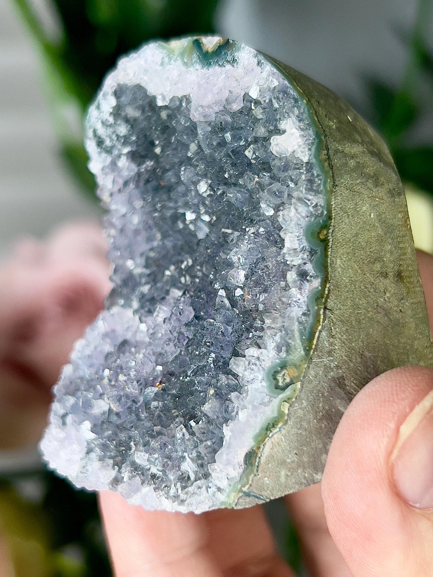 amethyst cutbase green toned freeform - 120g 5cm(h) 5cm(w)