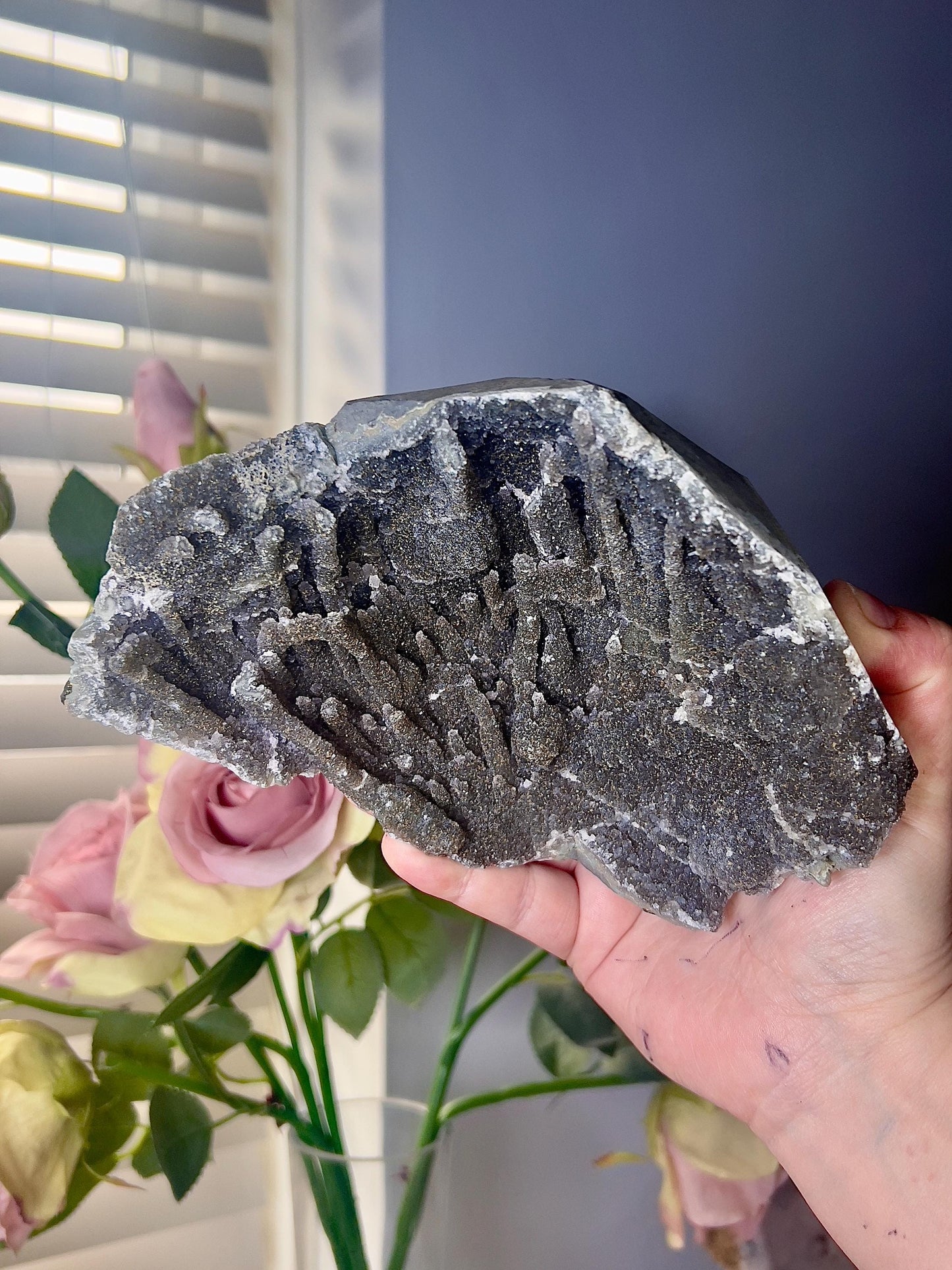 amethyst in a green tone and iron staining cutbase freeform with stalactite formations - 1.115kg 18cm by 10cm