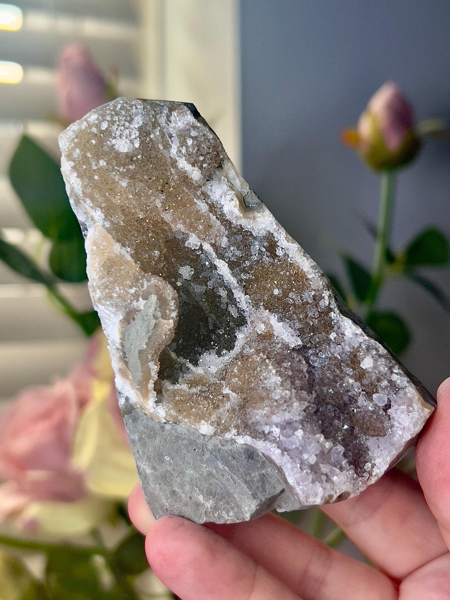 amethyst cutbase green toned freeform - 205g 9cm (H) 6.5cm (W)