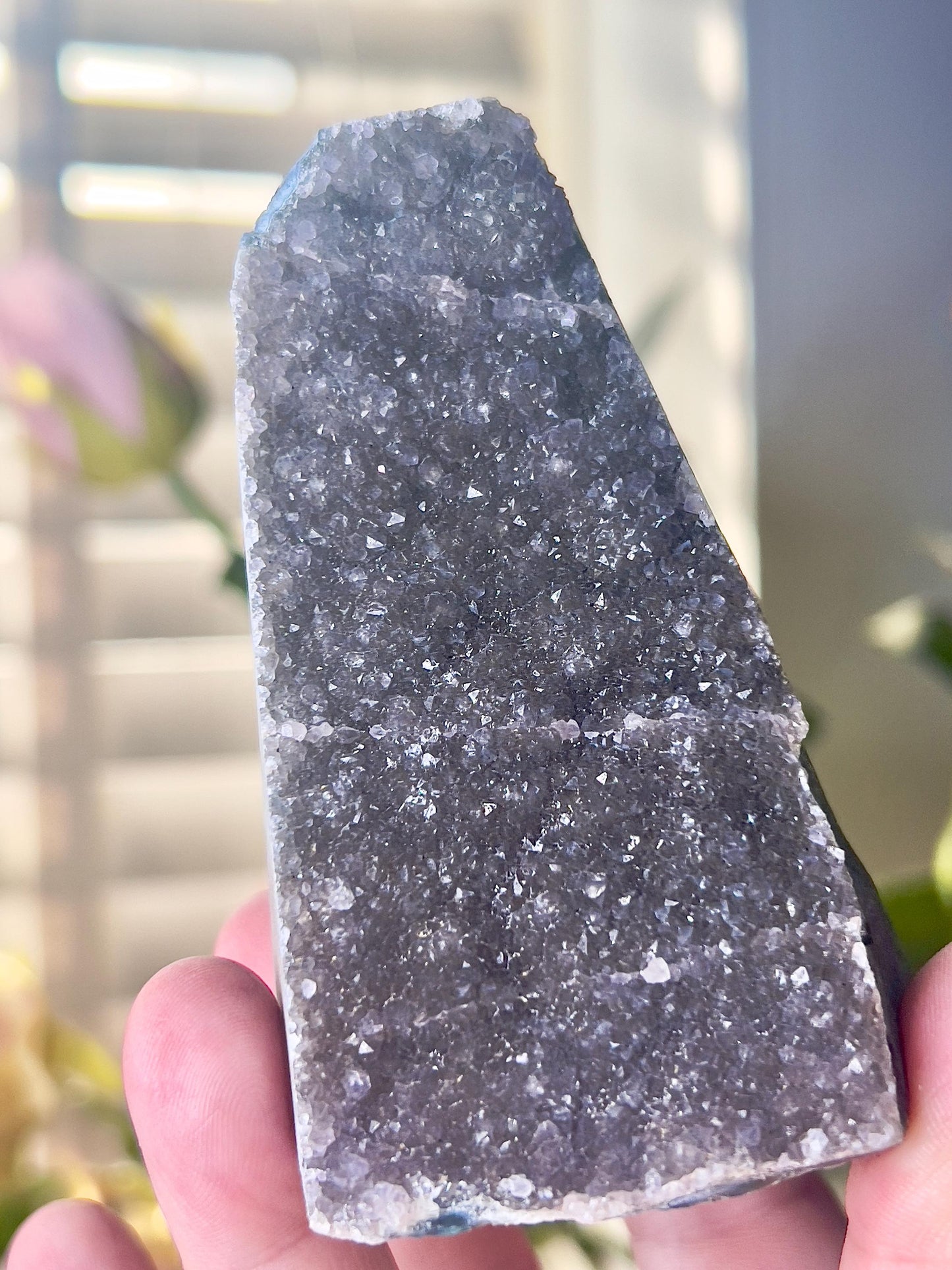 amethyst cutbase freeform - 230g 9cm(H) 5cm(w)