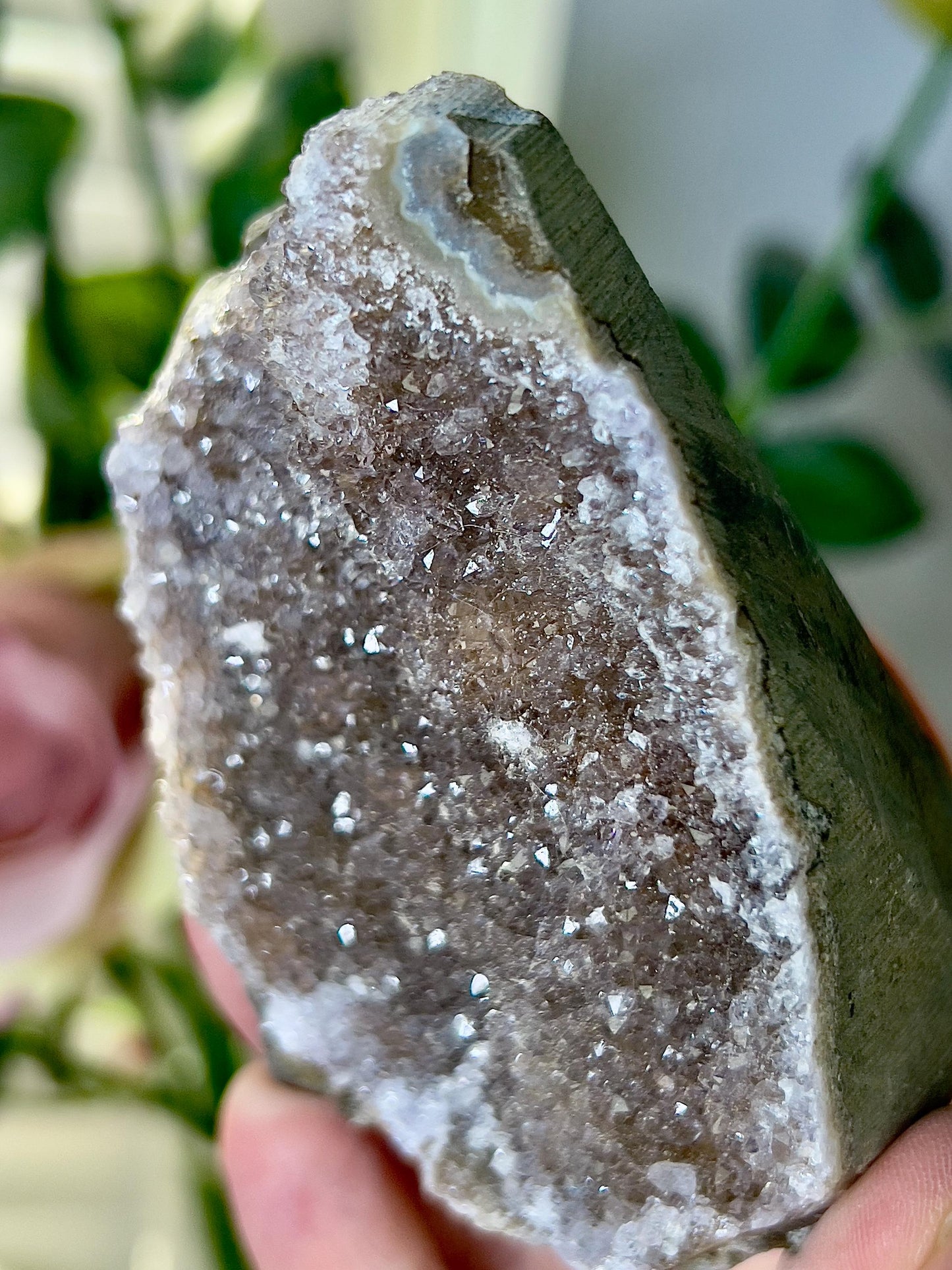 amethyst cutbase green toned freeform - 265g 8CM(h) 6cm(w)