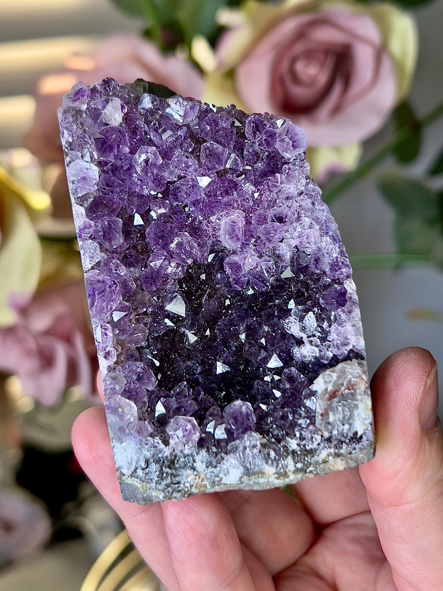 amethyst two toned cutbase freeform - 280g 9cm(h) 6cm(w)