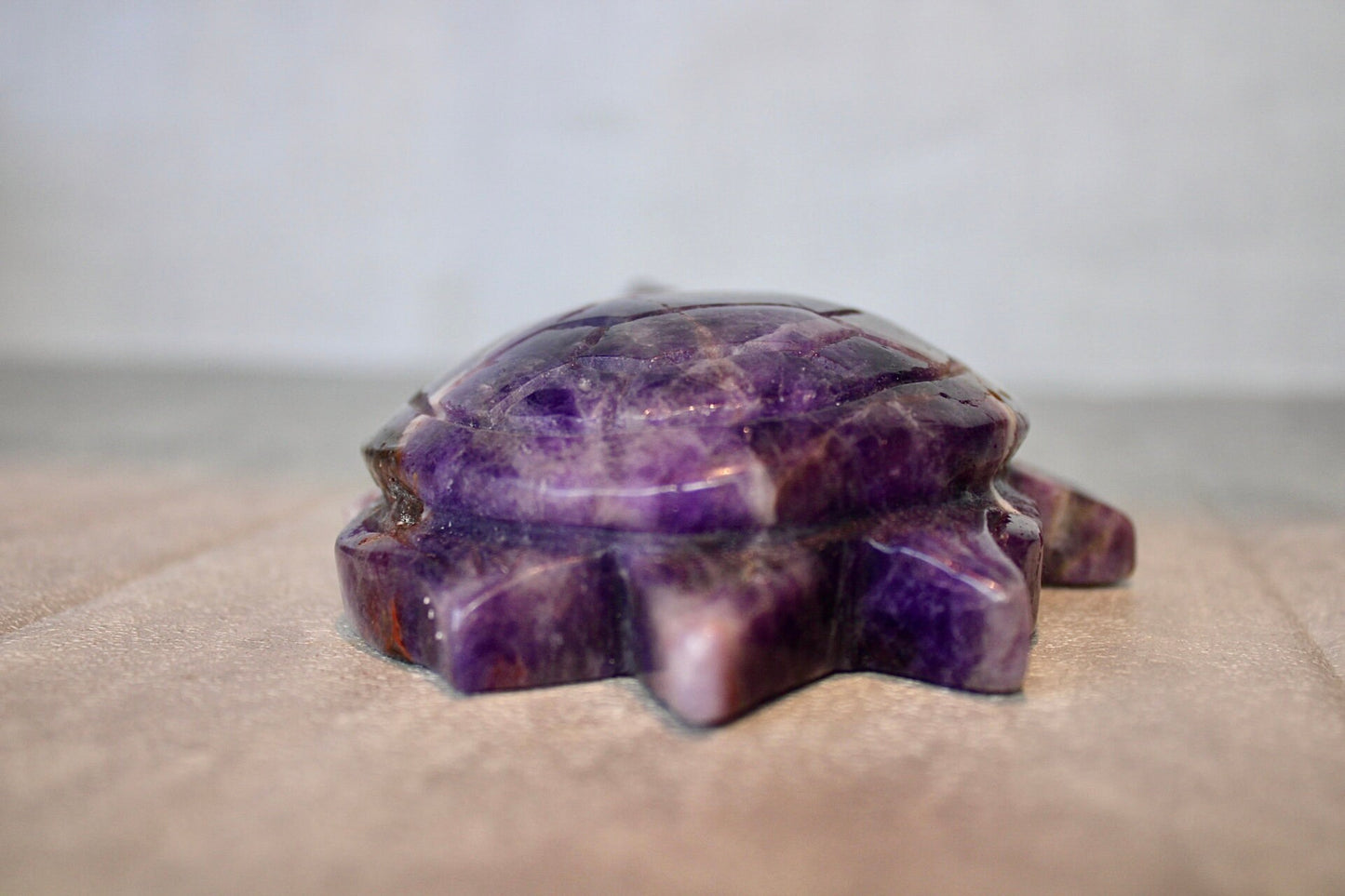Large, Dream amethyst sea turtle carving 13CM (L) 10CM (L)