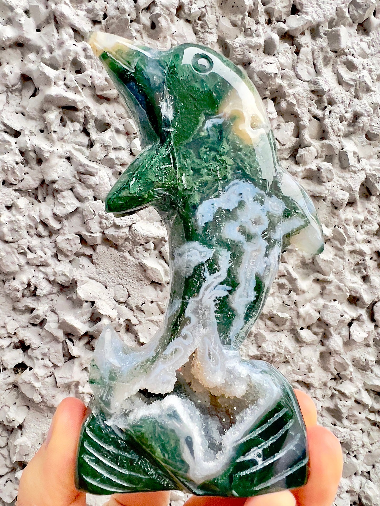 Druzy moss agate dolphin 13.5 cm