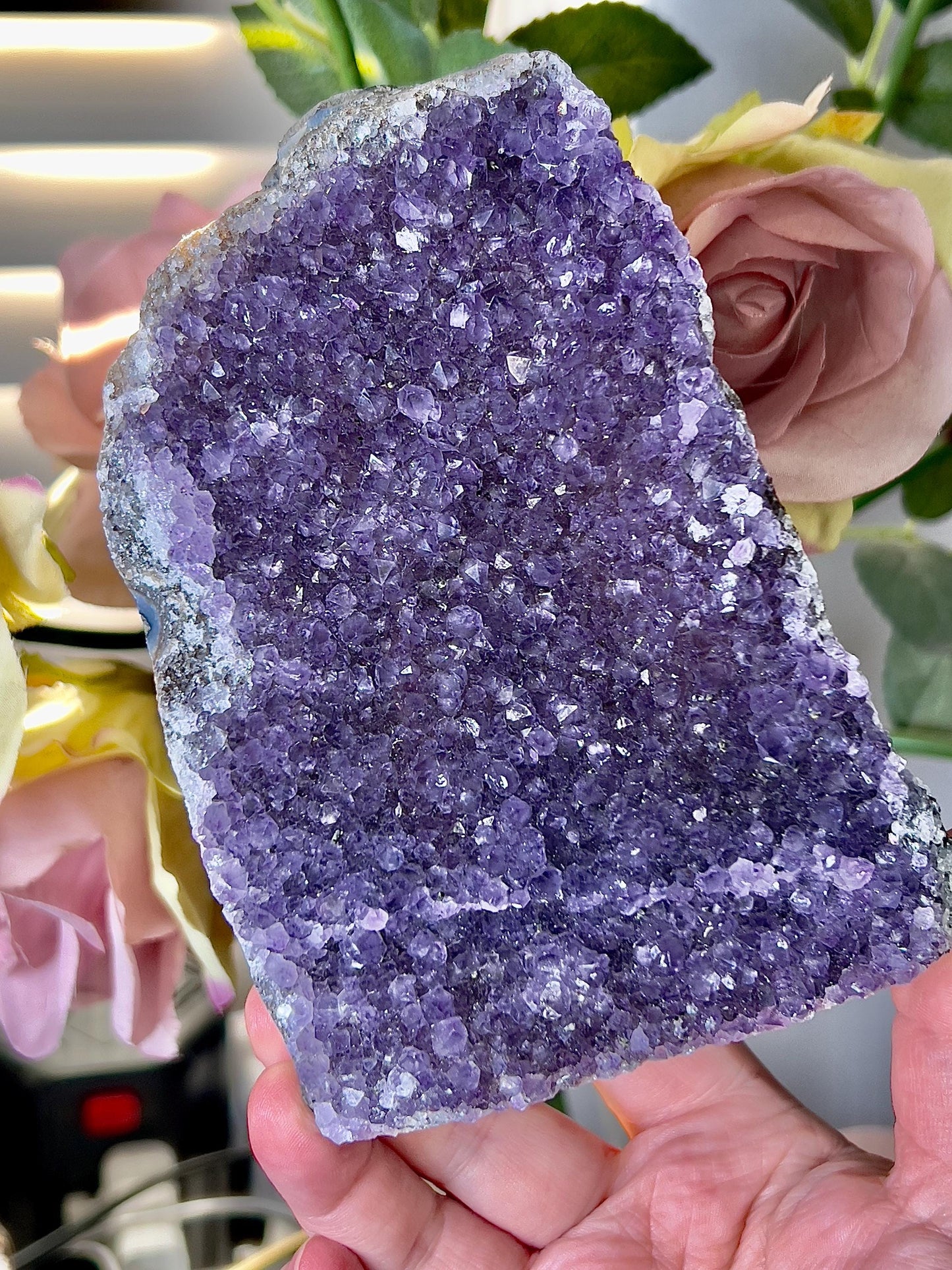 amethyst cutbase freeform - 980g 13cm(h) 9cm(w)