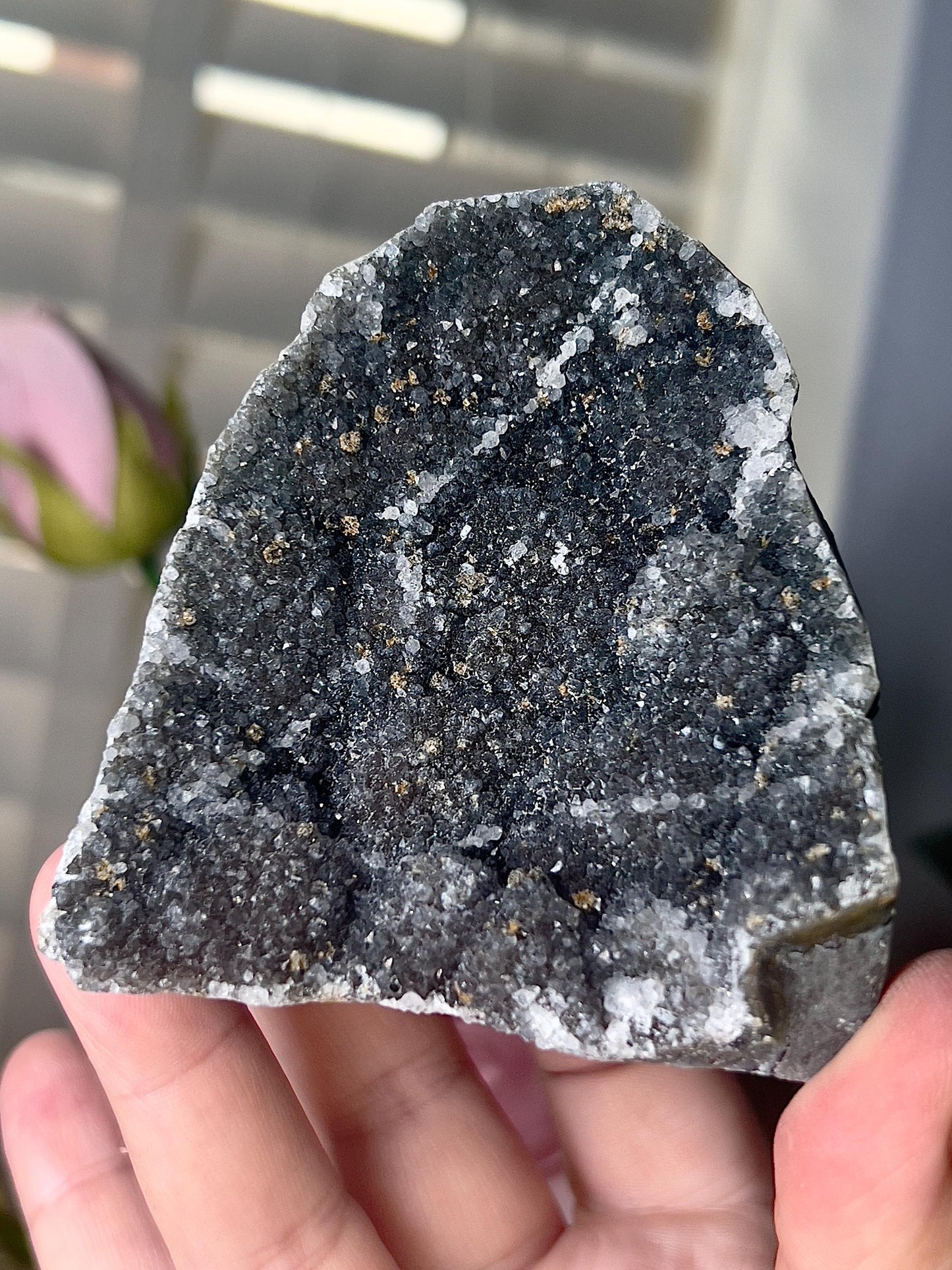 amethyst cutbase black tone freeform - 245g 7cm(h) 7cm(w)