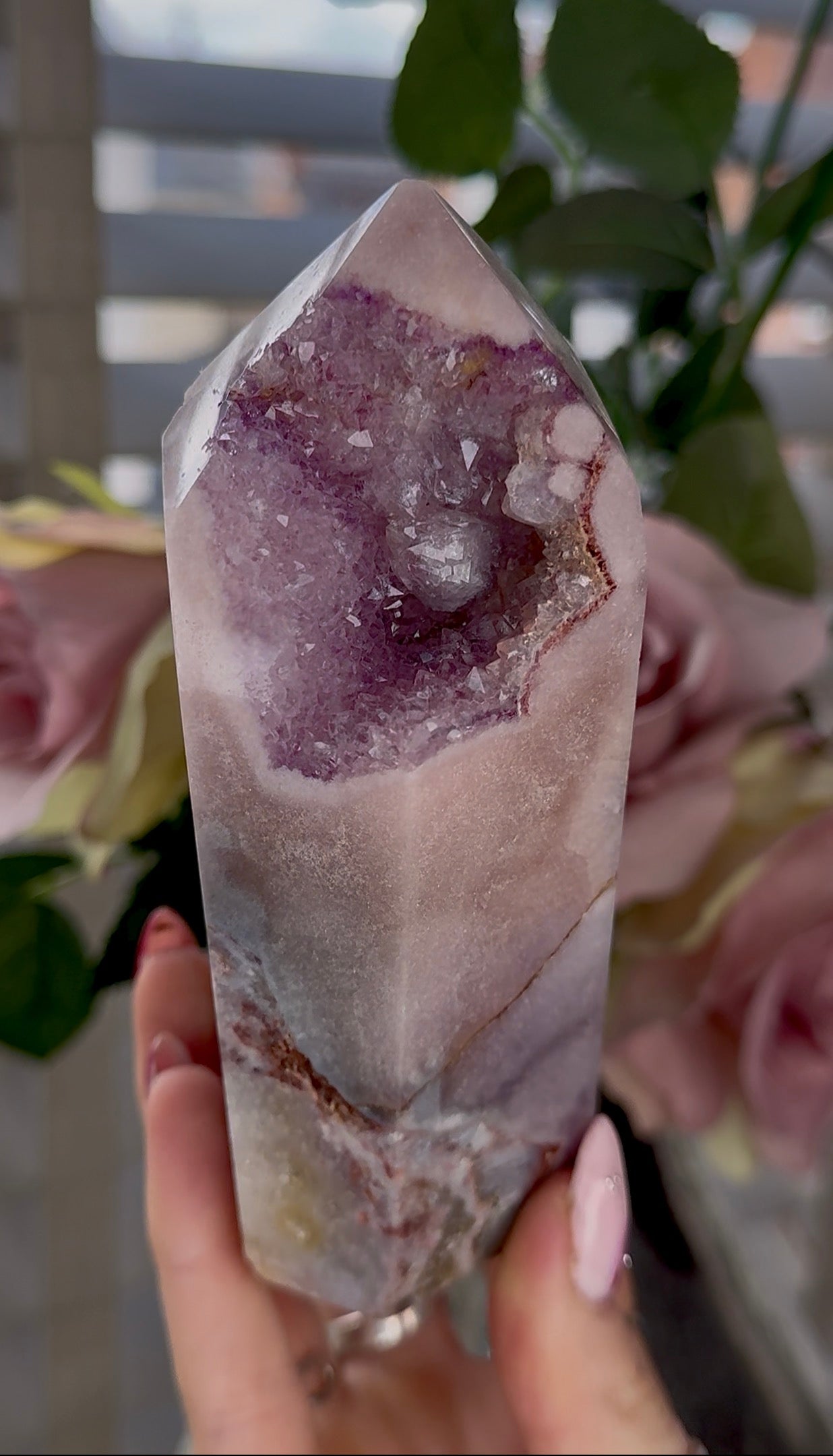 Hq Pink amethyst tower in lilac tones 13cm(h) 6cm(w)