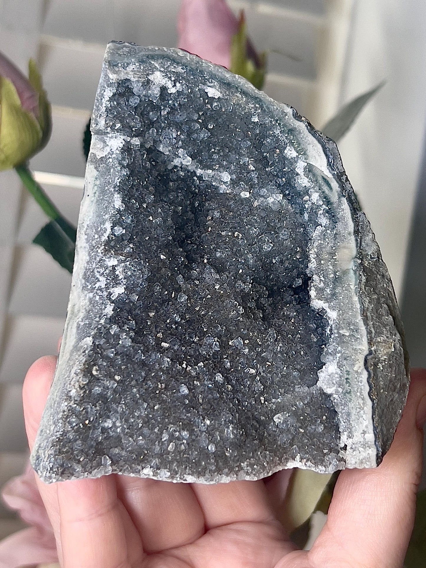 amethyst cutbase freeform with grey tone - 510g 10cm(h) 8cm(w)