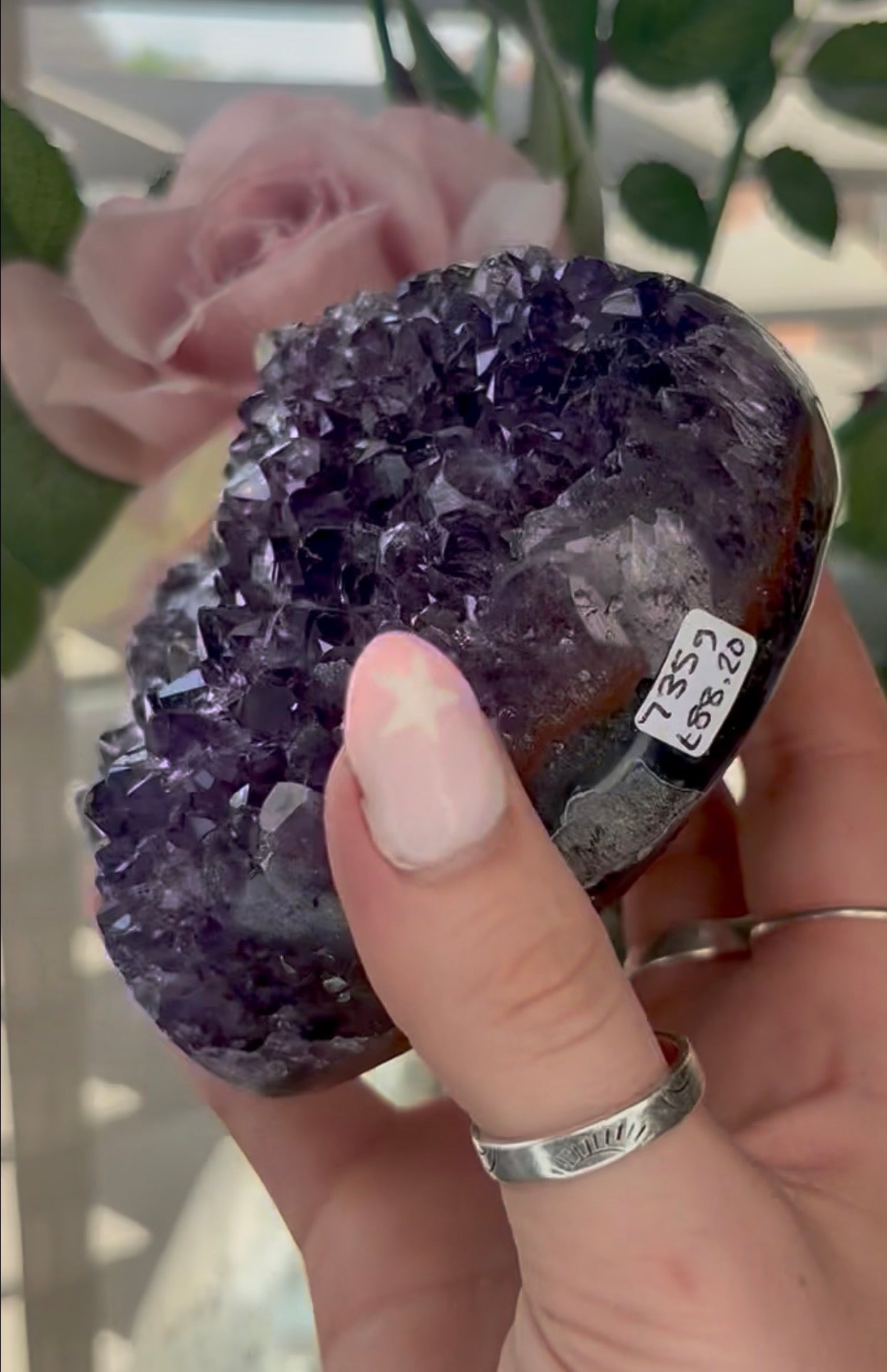 Uruguay, amethyst heart - comes with stand in purple tones