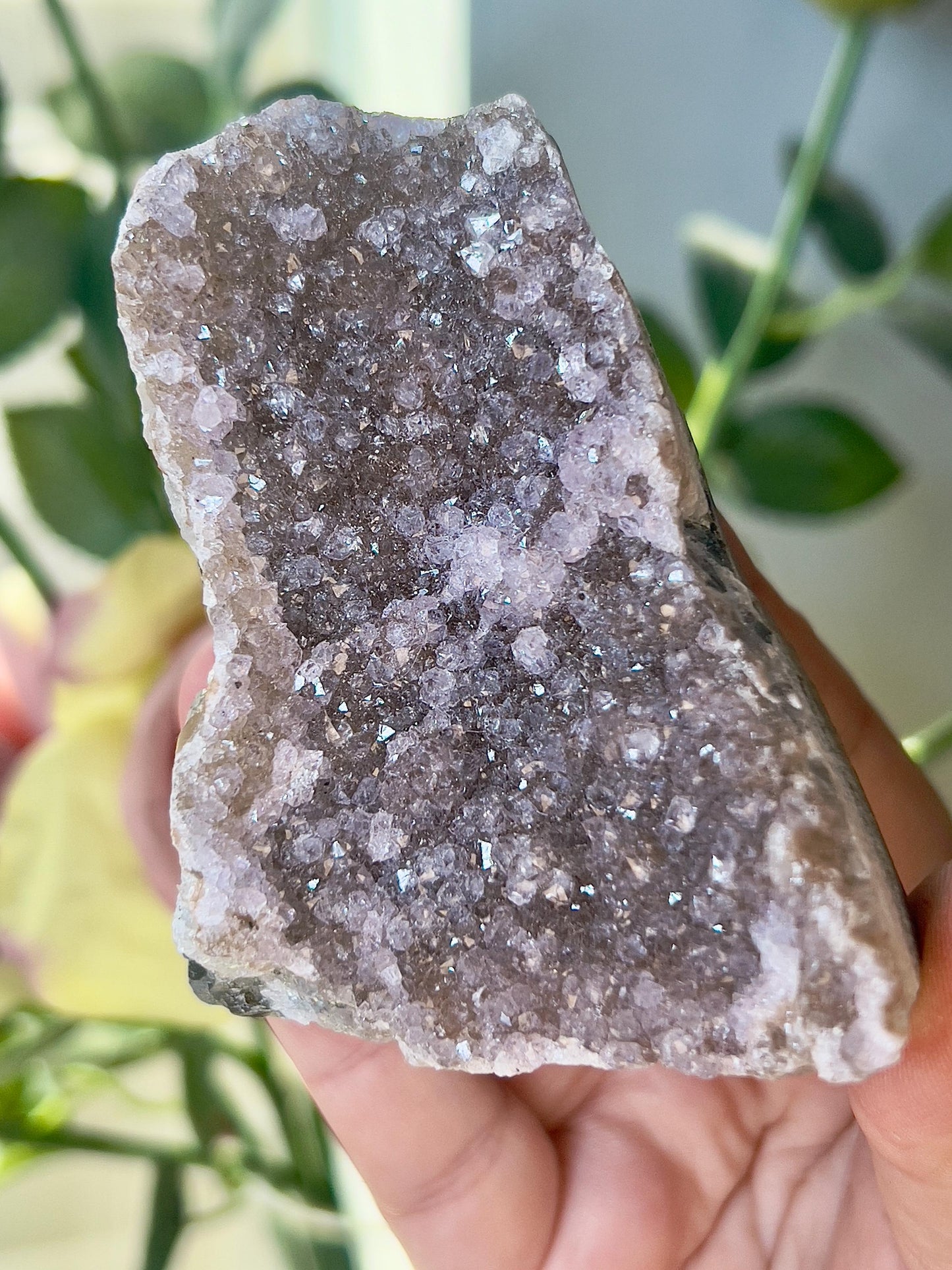 amethyst cutbase green toned freeform - 245g 7cm(h) 6cm(w)