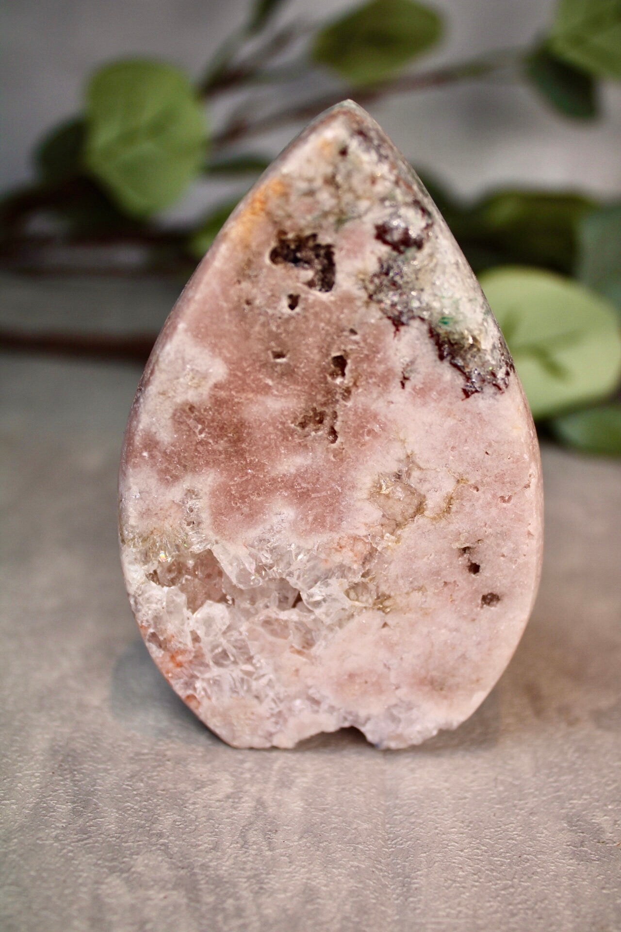 Pink amethyst flame with quartz 290g 10cm(h) 6.5cm(w)