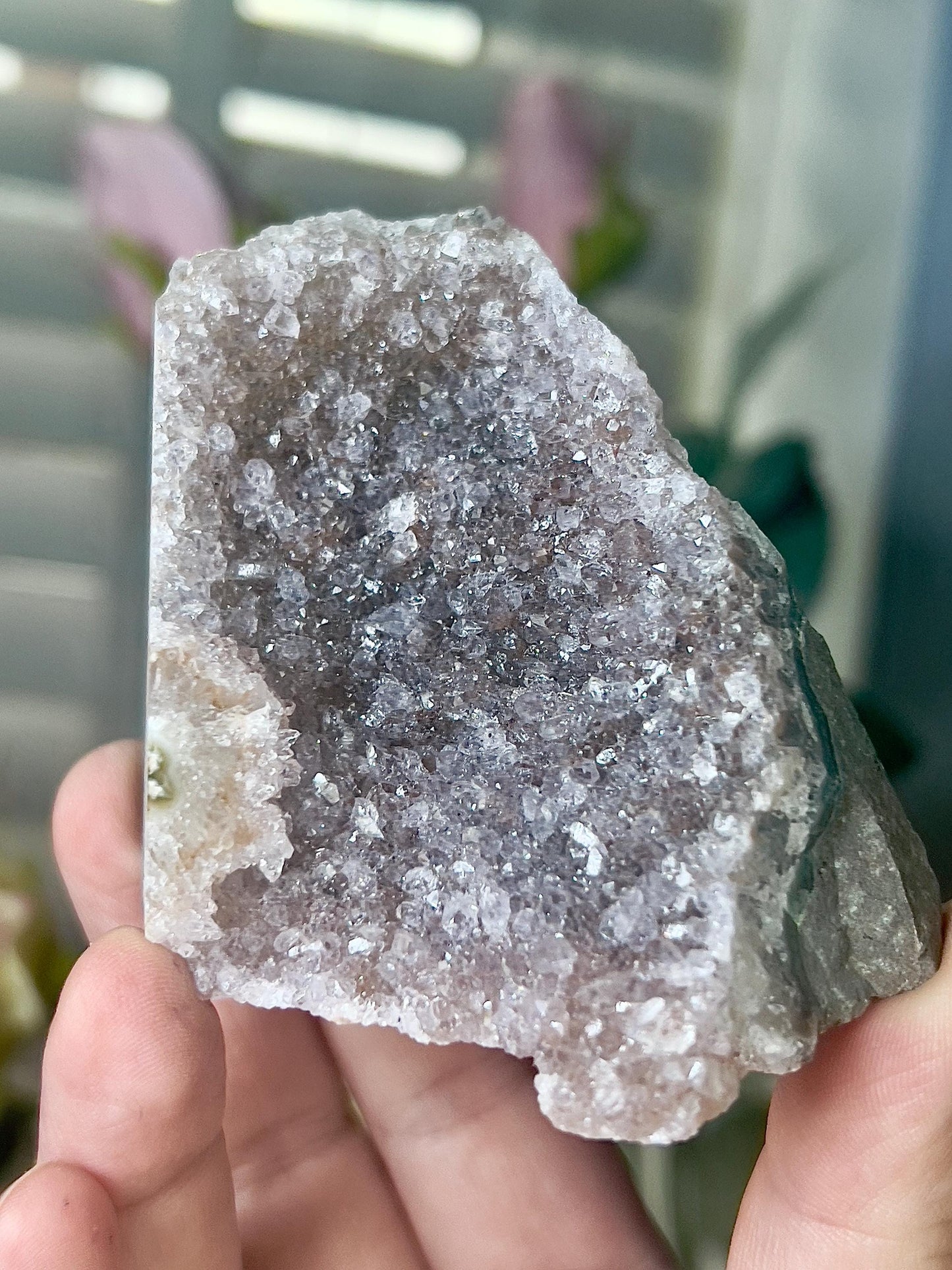 amethyst cutbase light pink toned freeform - 190G 5CM (H) 7CM (W)