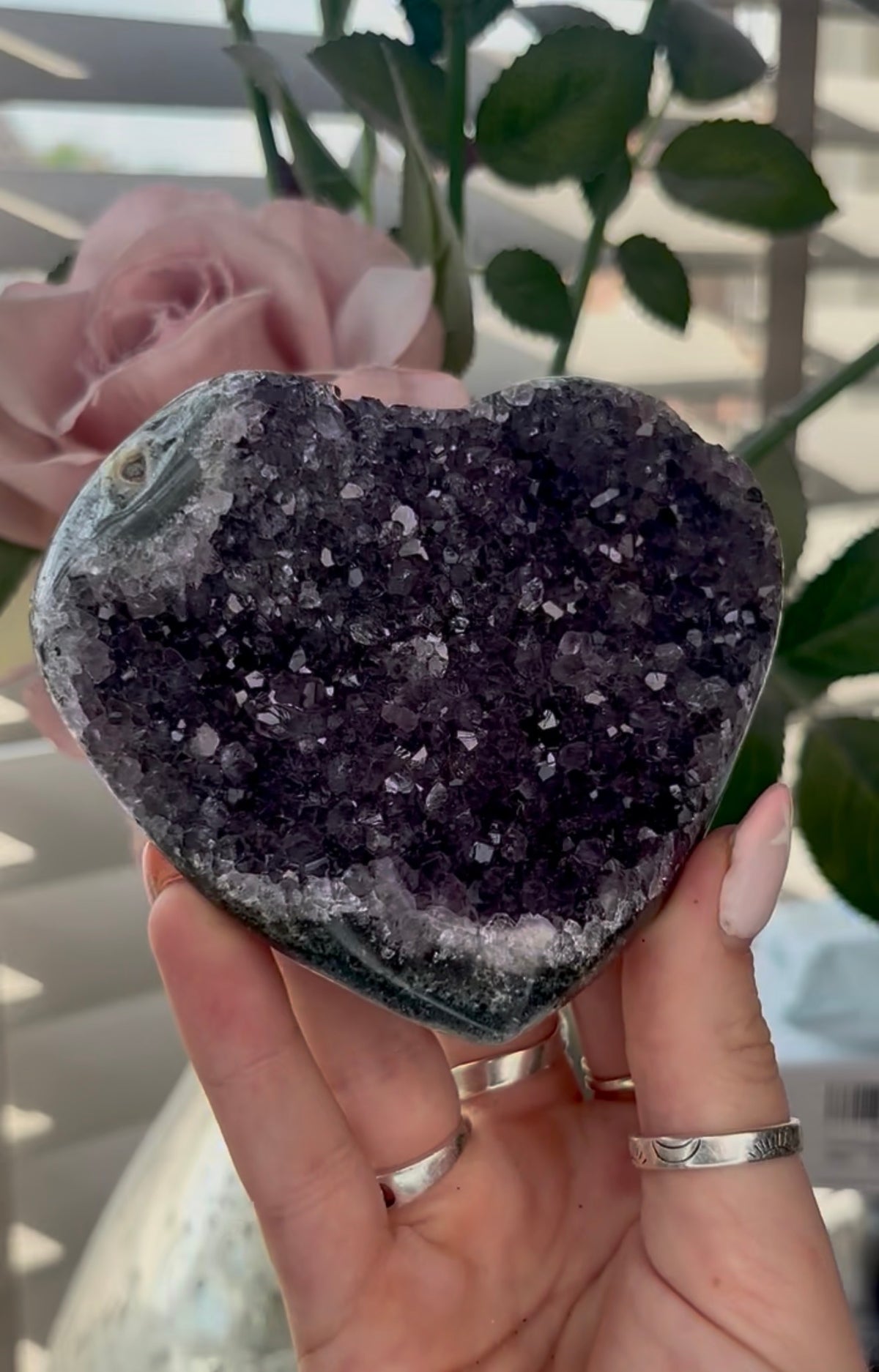 Uruguay, amethyst heart - comes with stand in purple tones