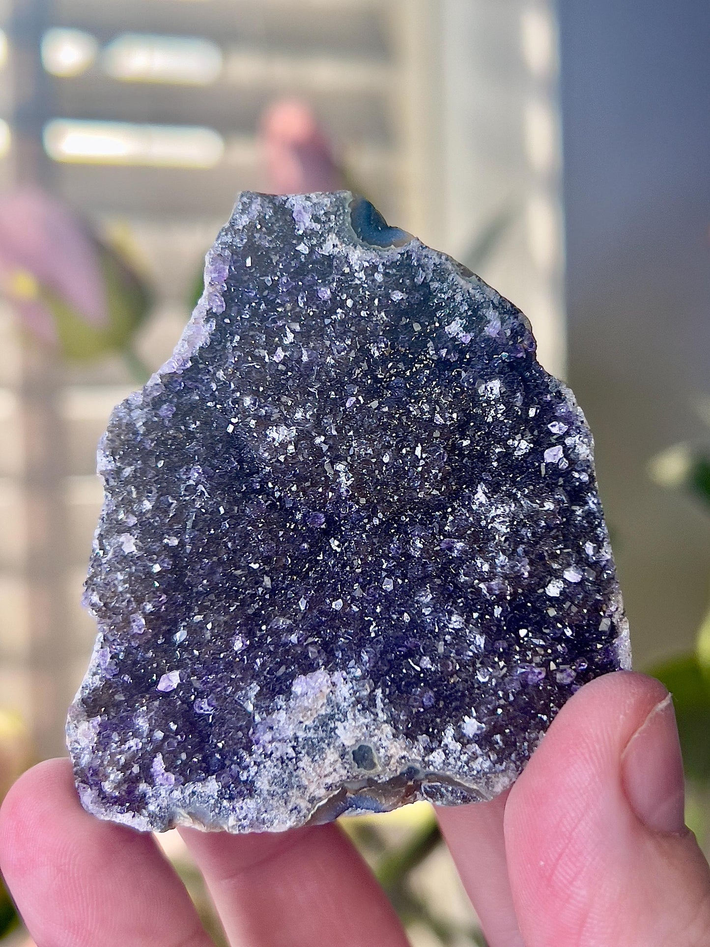 amethyst cutbase black tone freeform - 7cm(h) 5cm(W) 175g