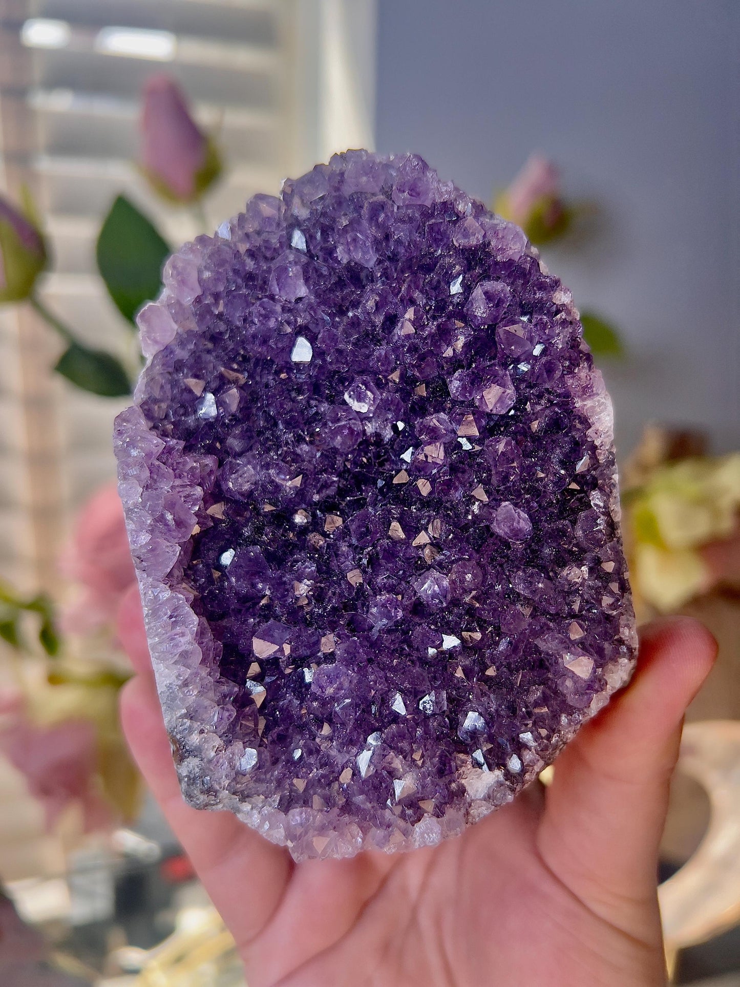 amethyst cutbase freeform with stalactite eye on the side - 610g 10cm(h) 9cm(w)