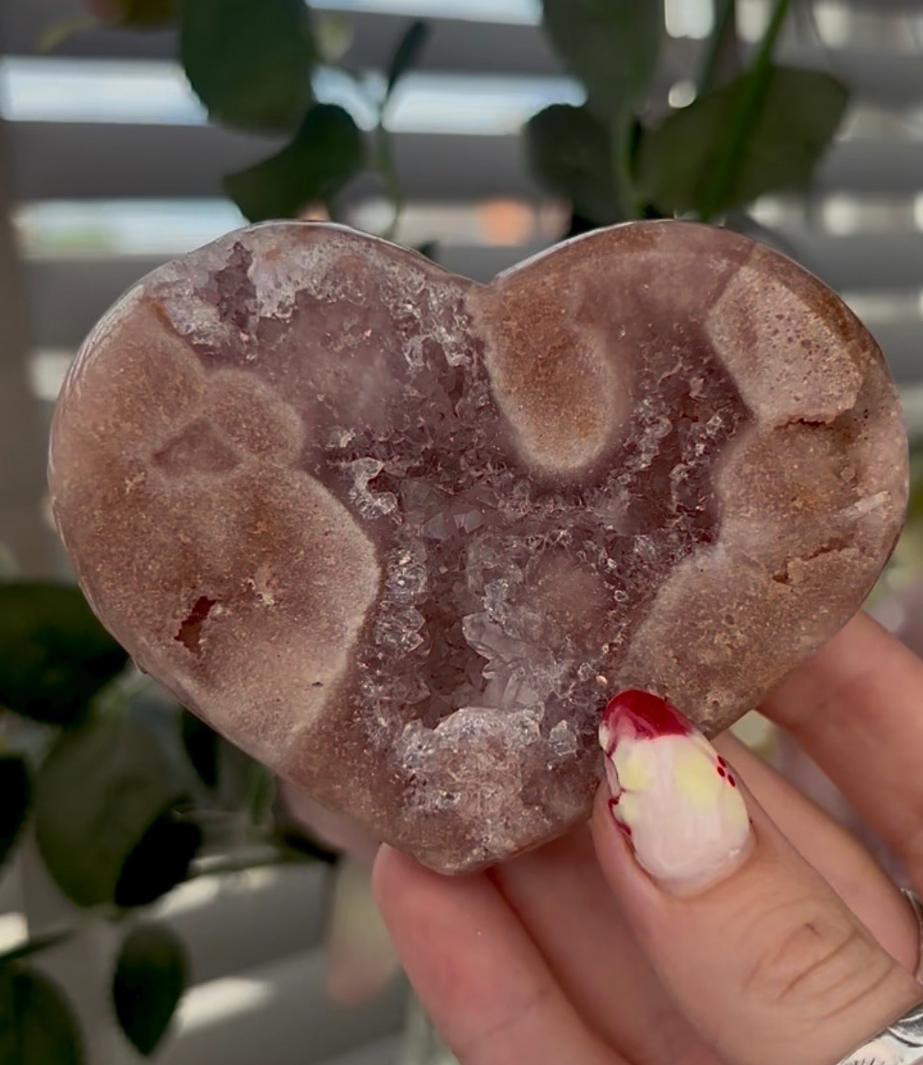 Hq pink amethyst heart - comes with stand (9cm)