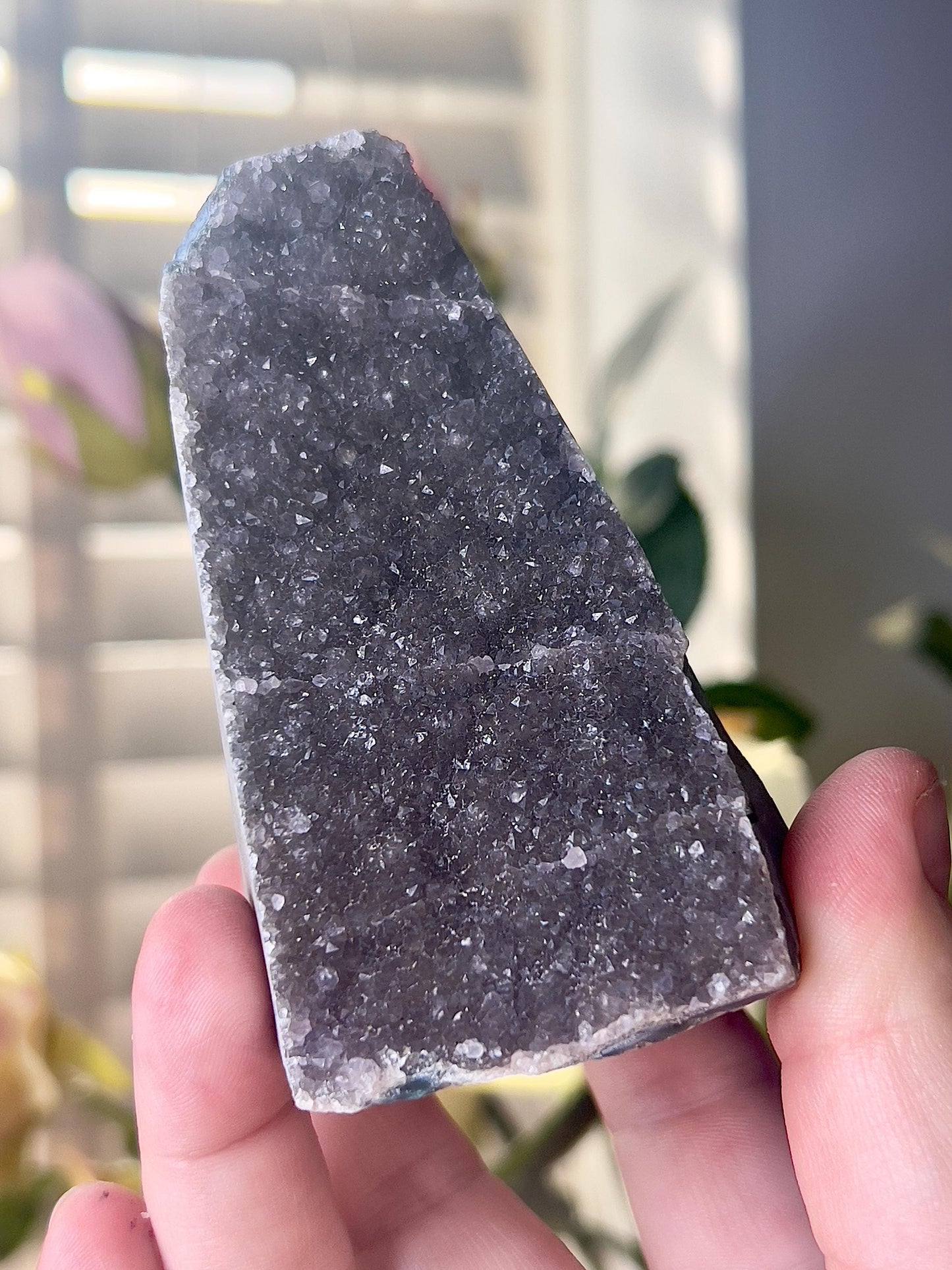 amethyst cutbase freeform - 230g 9cm(H) 5cm(w)