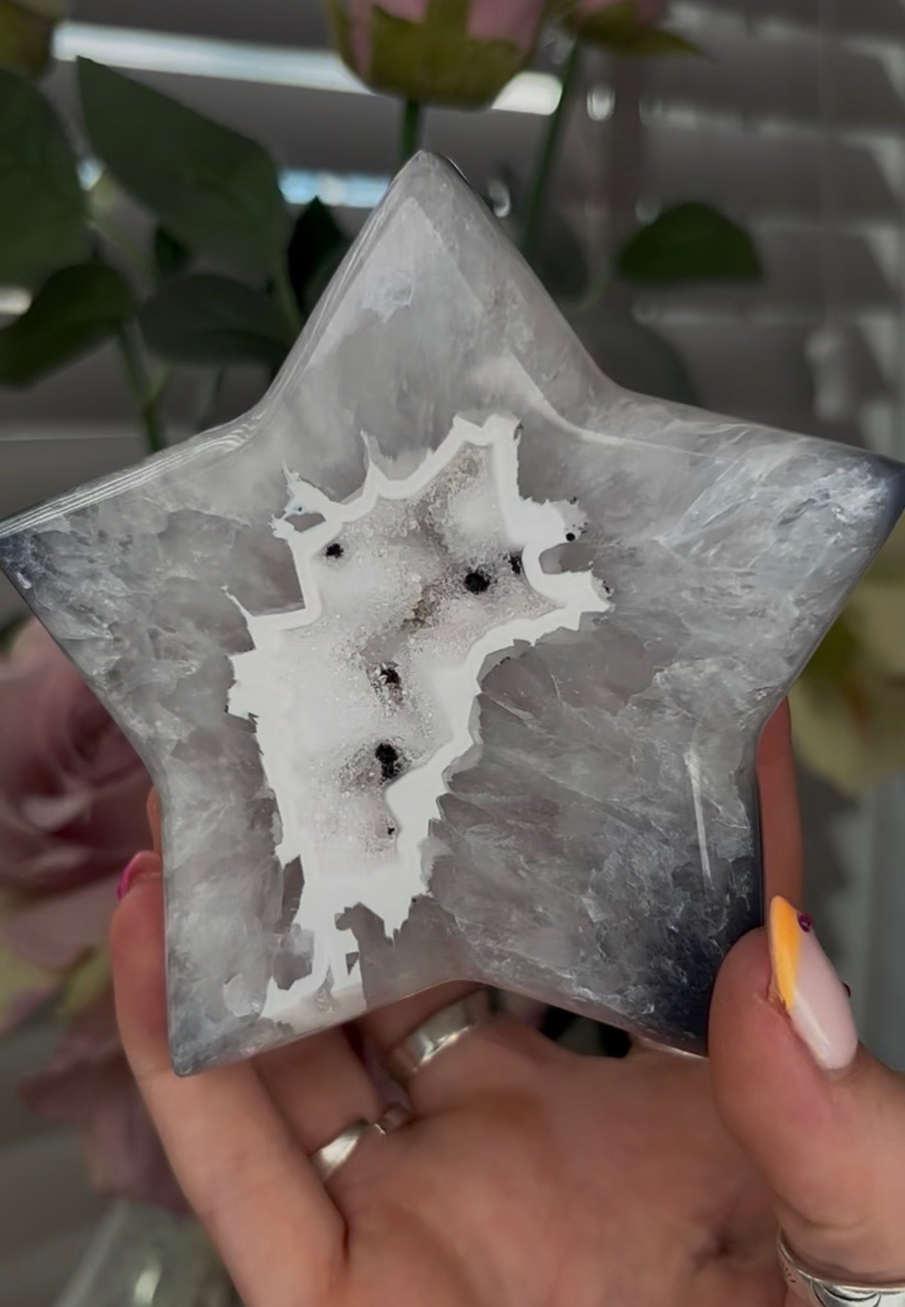 Beautiful, high quality, agate star with druzy - stand included