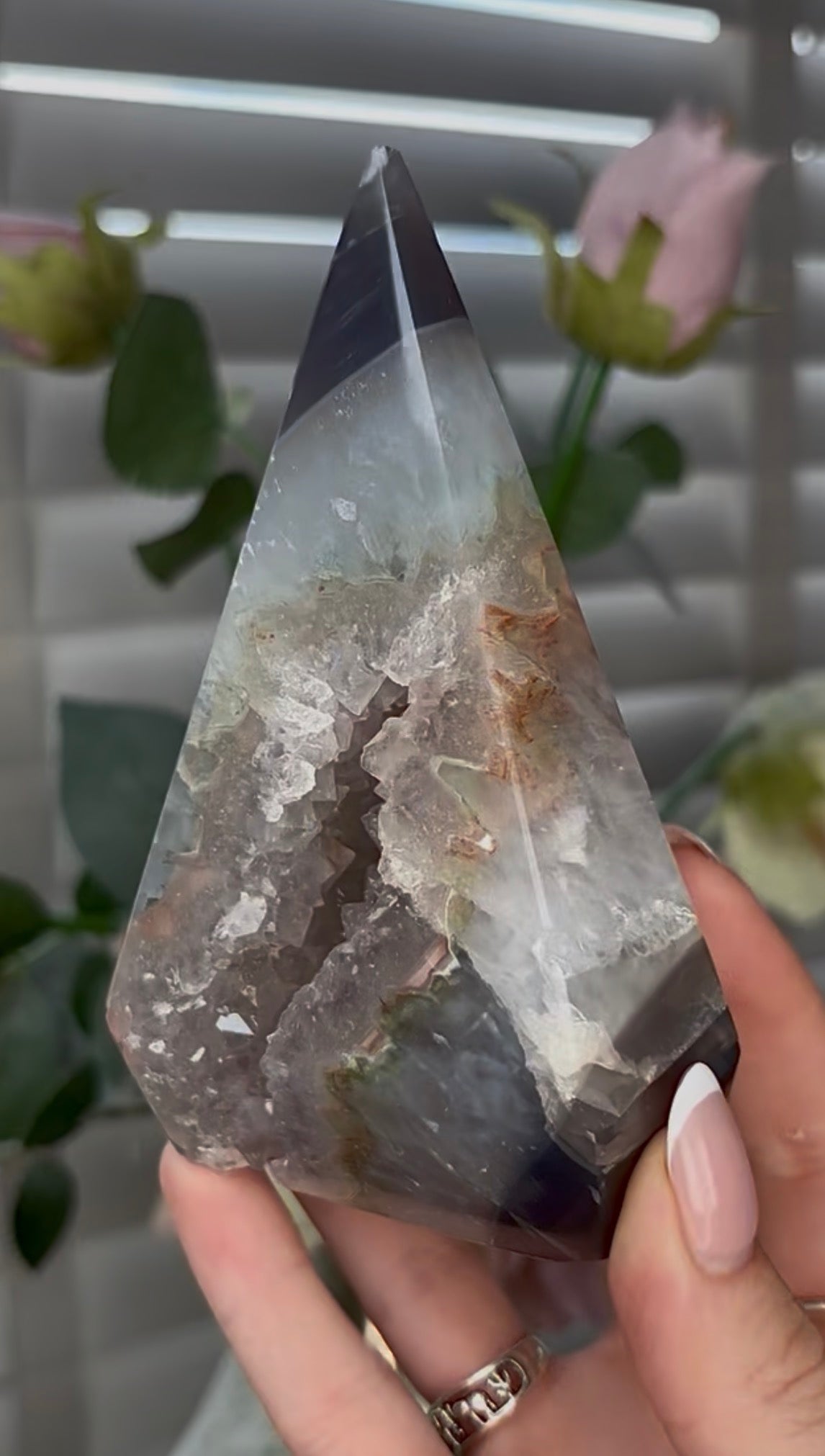 Beautiful, high grade, agate, self-standing, diamond with ligh pink druzy 12cm high