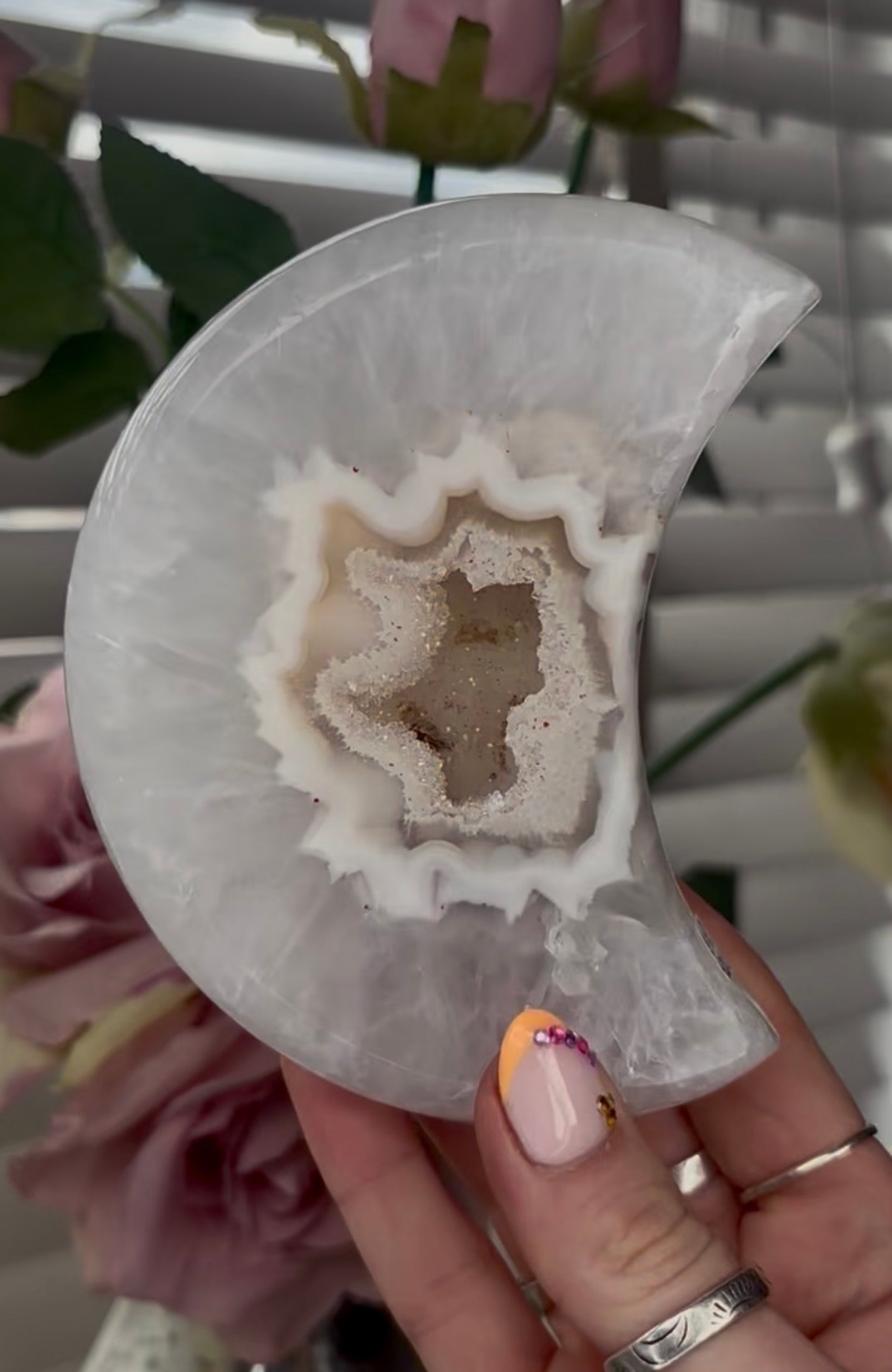 Beautiful, high quality, agate moon with druzy - stand included