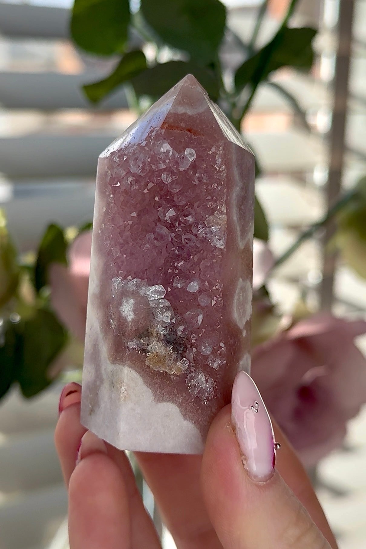 Hq Pink amethyst tower in lilac tones 8cm(h) 4cm(w)