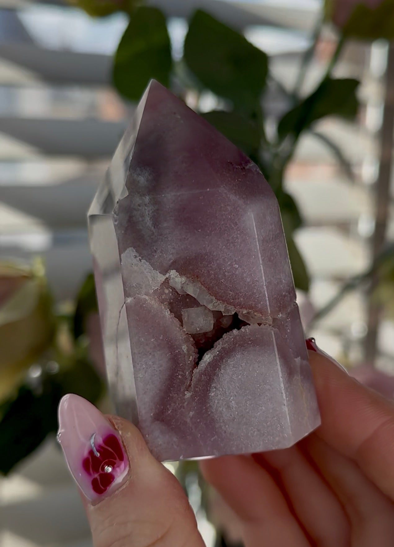 Pink amethyst tower in lilac tones 7.5cm(h) 5cm(w)