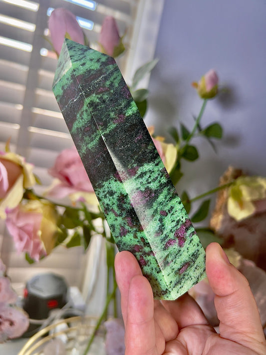 Large, high grade, ruby in zoisite tower 735g