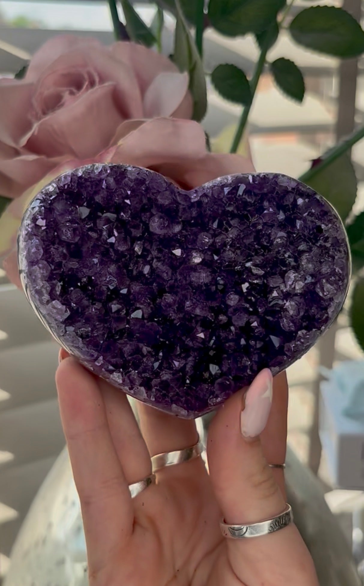 Uruguay, amethyst heart - comes with stand in purple tones