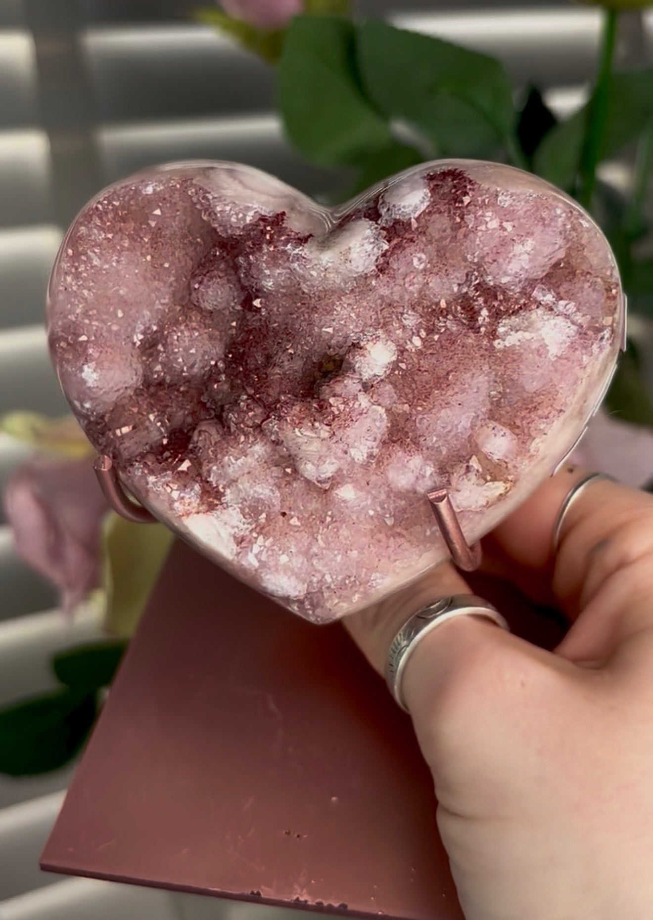 Hq druzy, pink amethyst heart - comes with stand