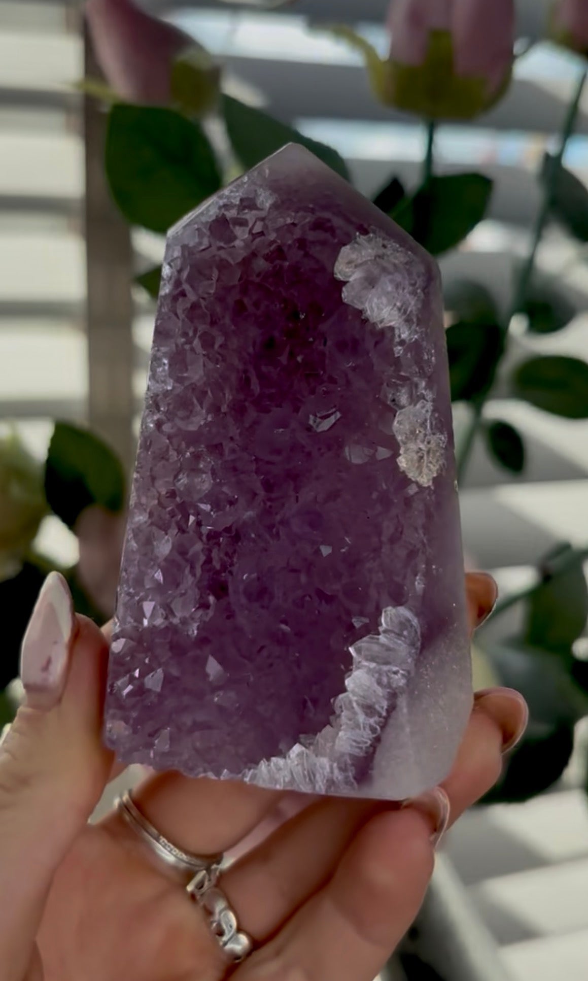 Incredible, high quality, Pink amethyst tower in lilac tones with vibrant tones